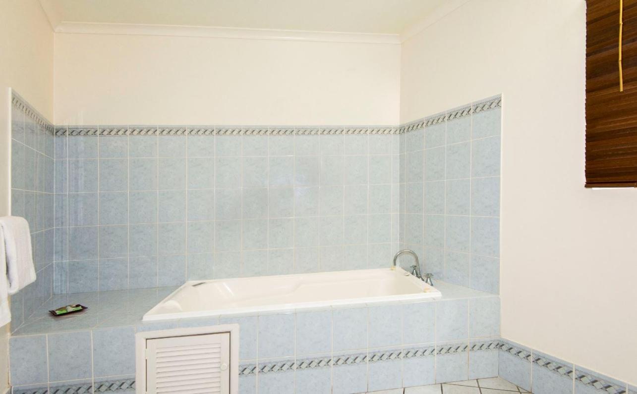 Standard King with Bath  photo 2