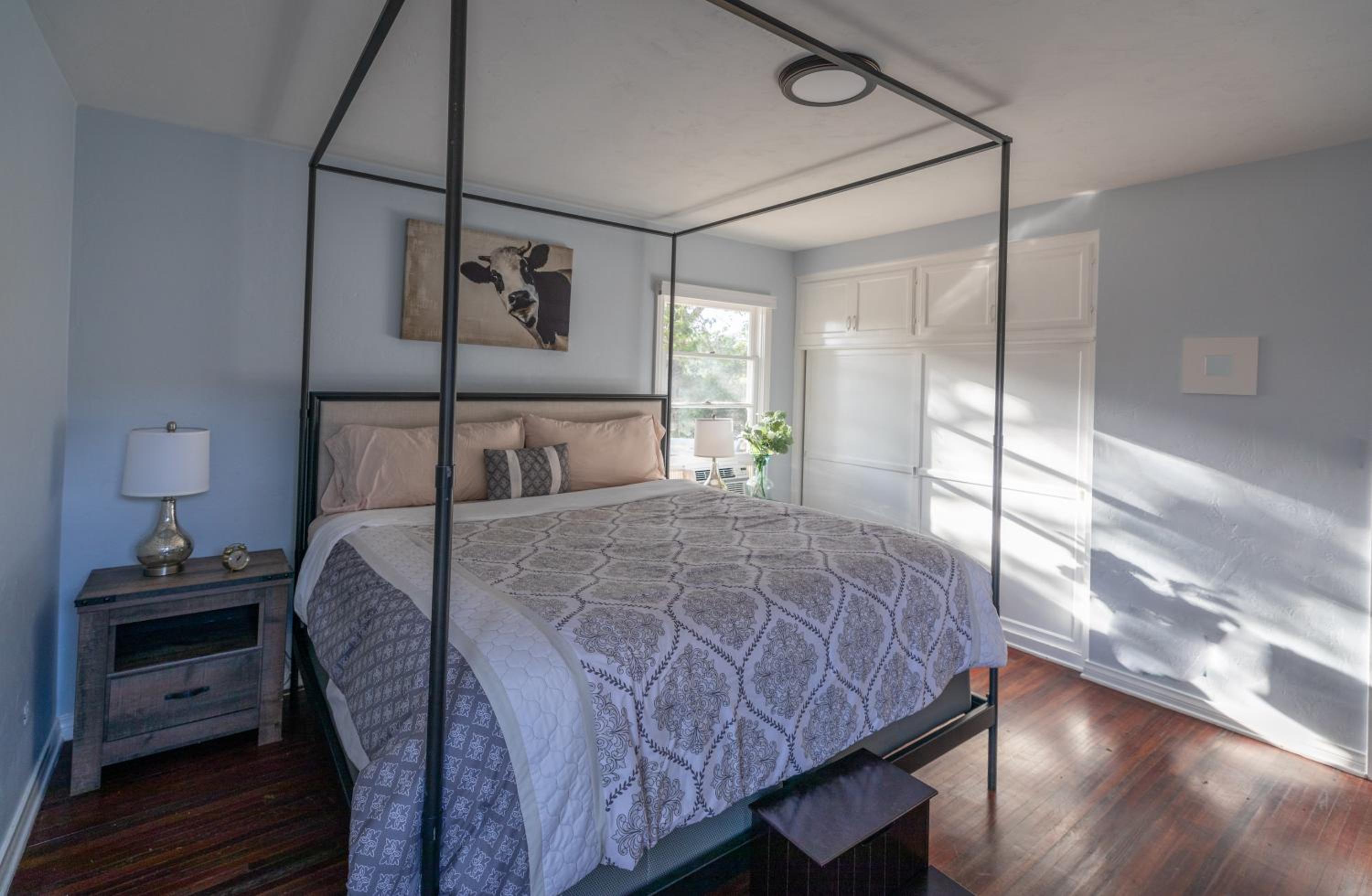 Three-Bedroom House photo 2