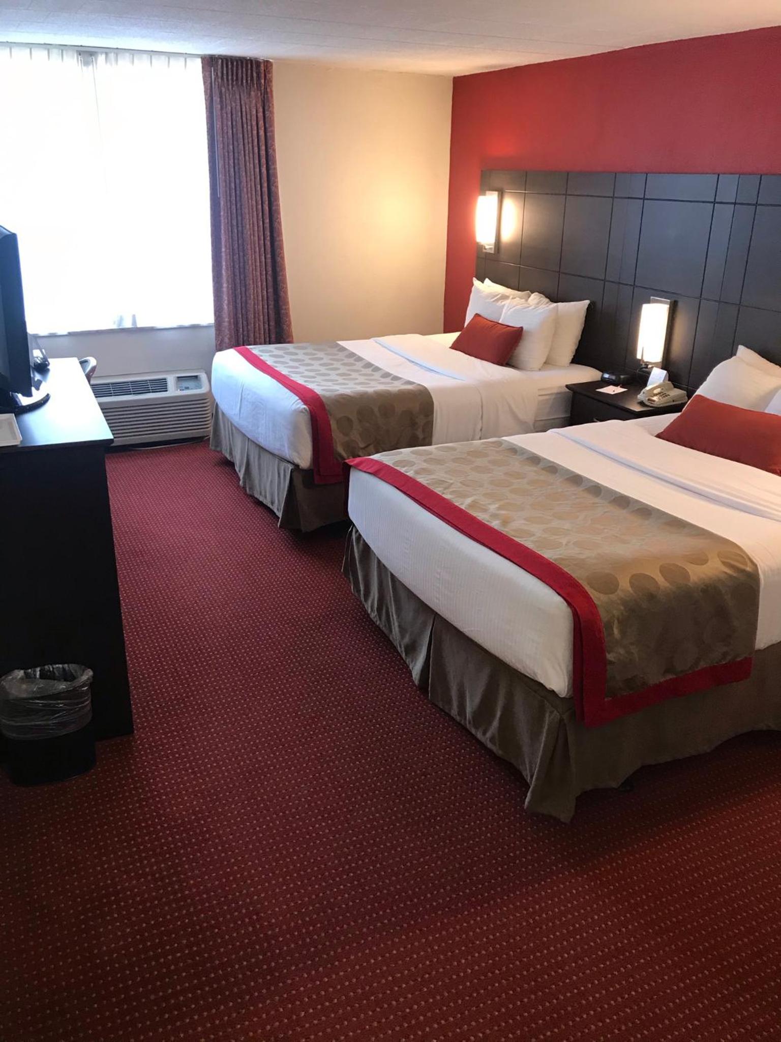 Deluxe Queen Room with Two Queen Beds - Non-Smoking photo 3