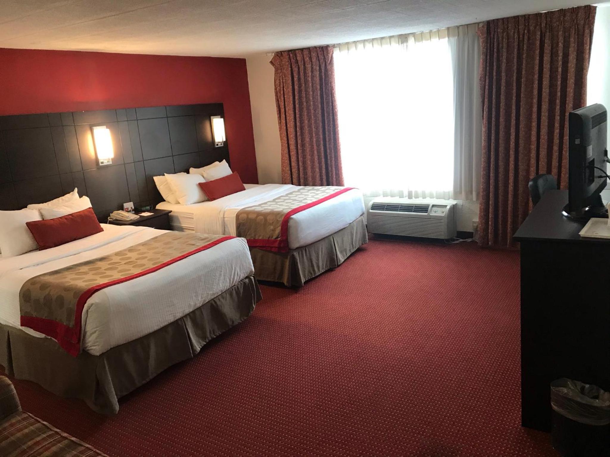 Queen Room with Two Queen Beds - Non-Smoking photo 1