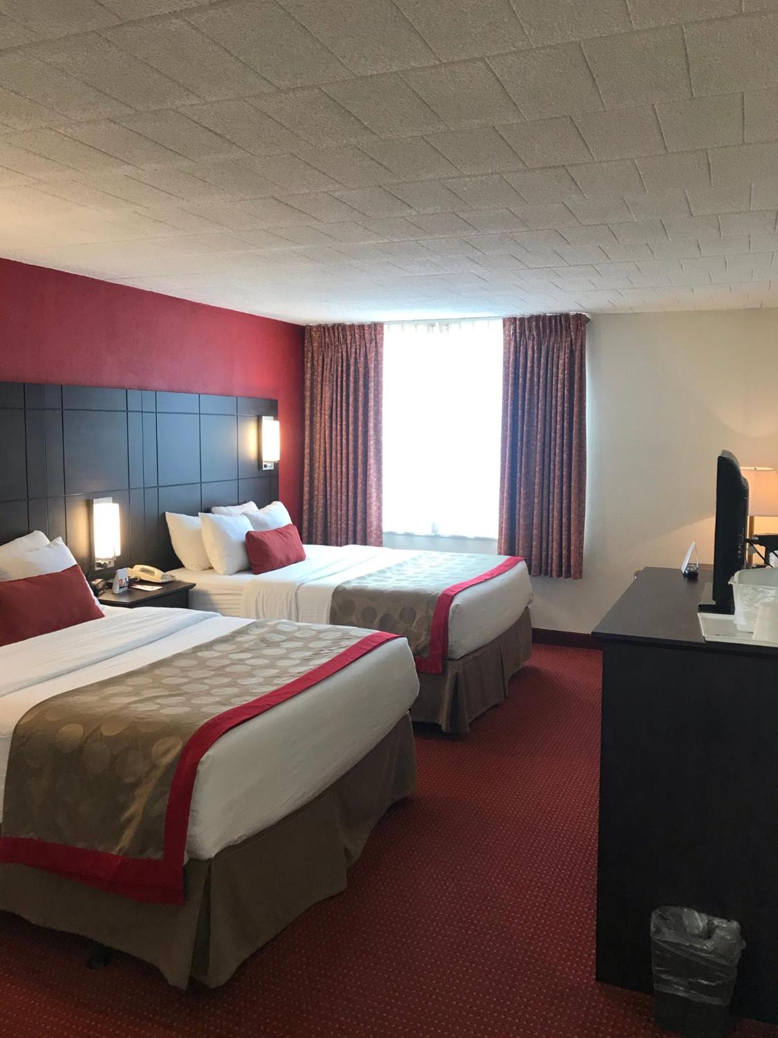 Deluxe Queen Room with Two Queen Beds - Non-Smoking photo 2