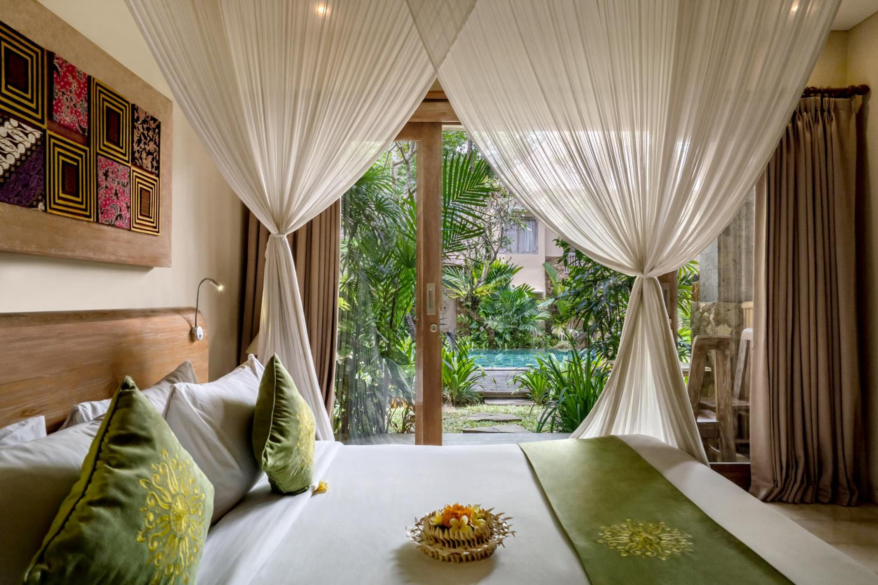 Deluxe  Double or Twin Room with  Balcony  and Daily Afternoon Tea  photo 3