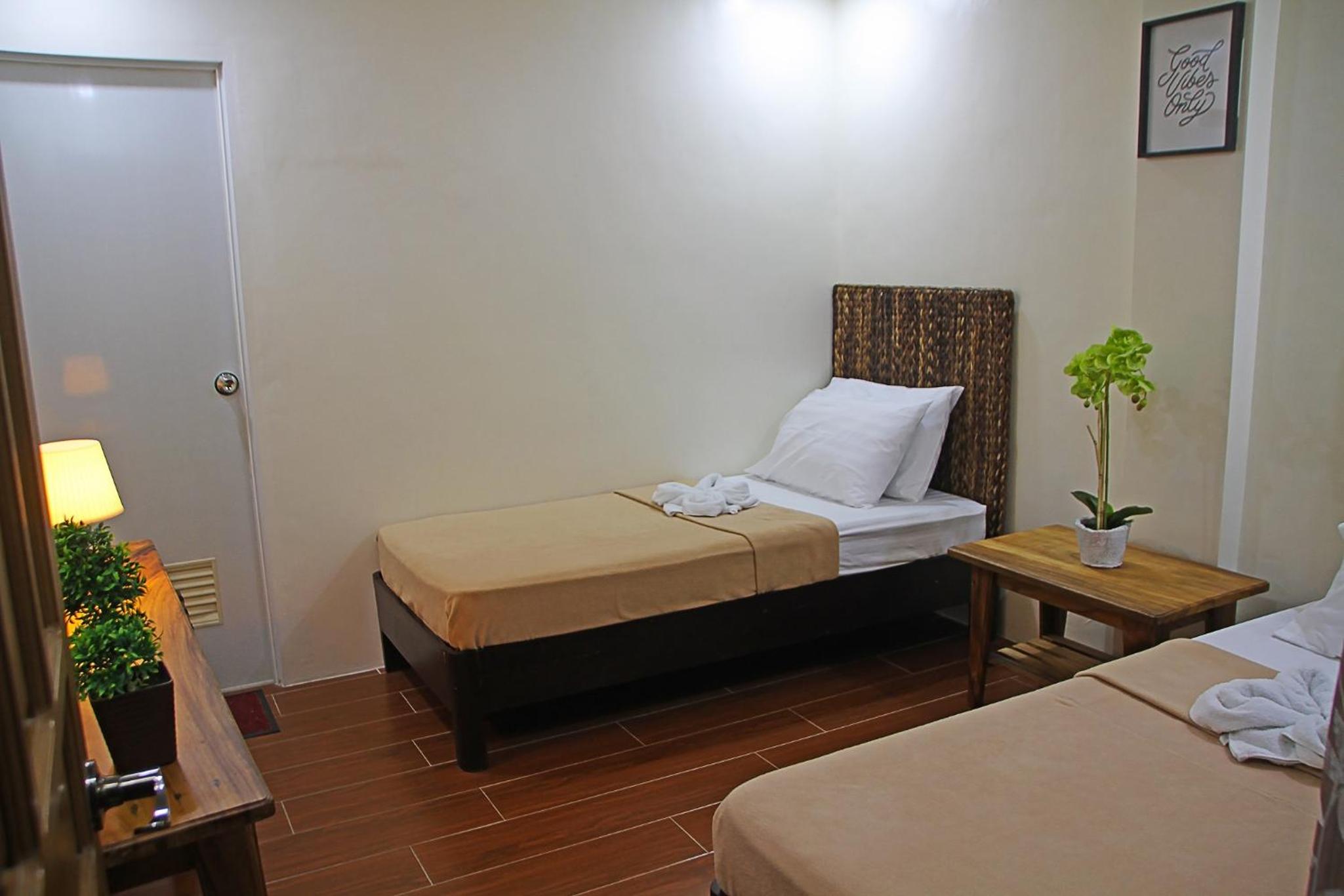 Standard Twin Room - Photo 1