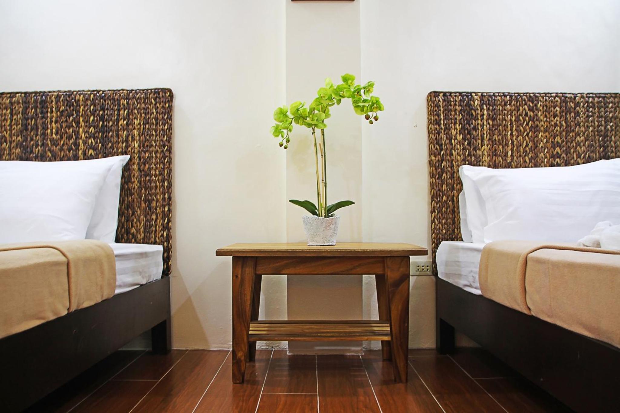 Standard Twin Room - Photo 2