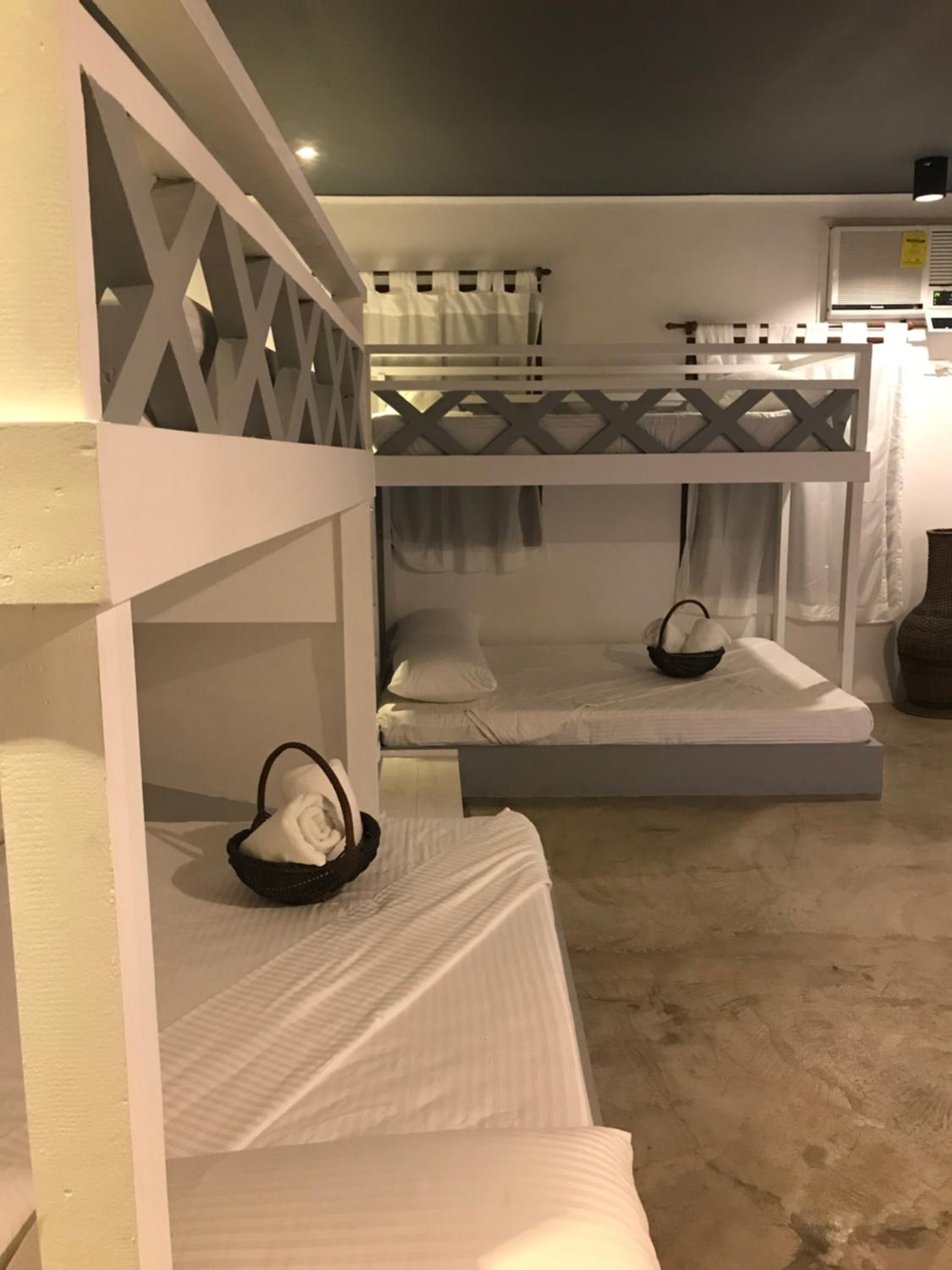 Deluxe Quadruple Room - Photo 2