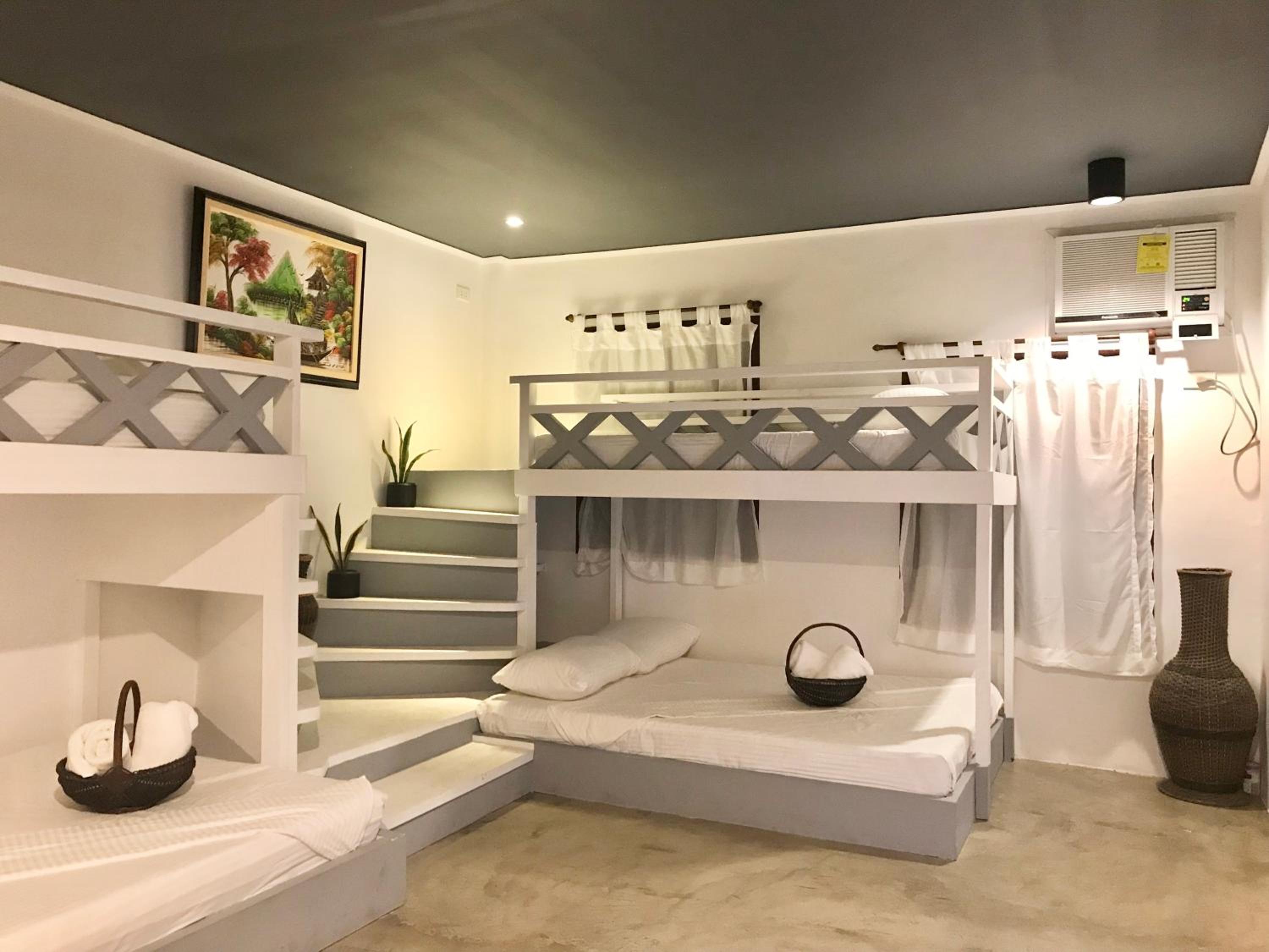 Deluxe Quadruple Room - Photo 1