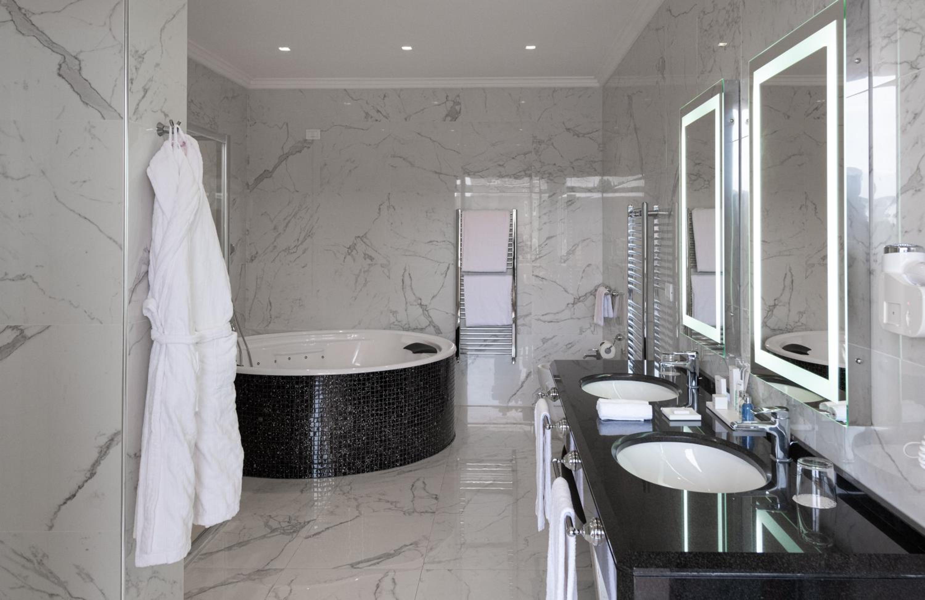 Suite with Terrace thumbnail 5