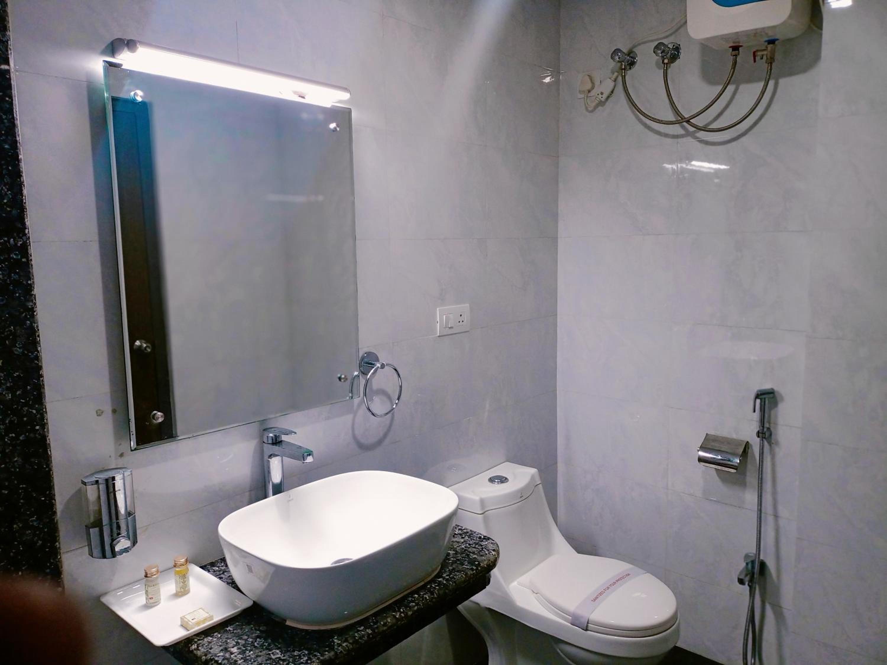 Deluxe Room - Photo 3
