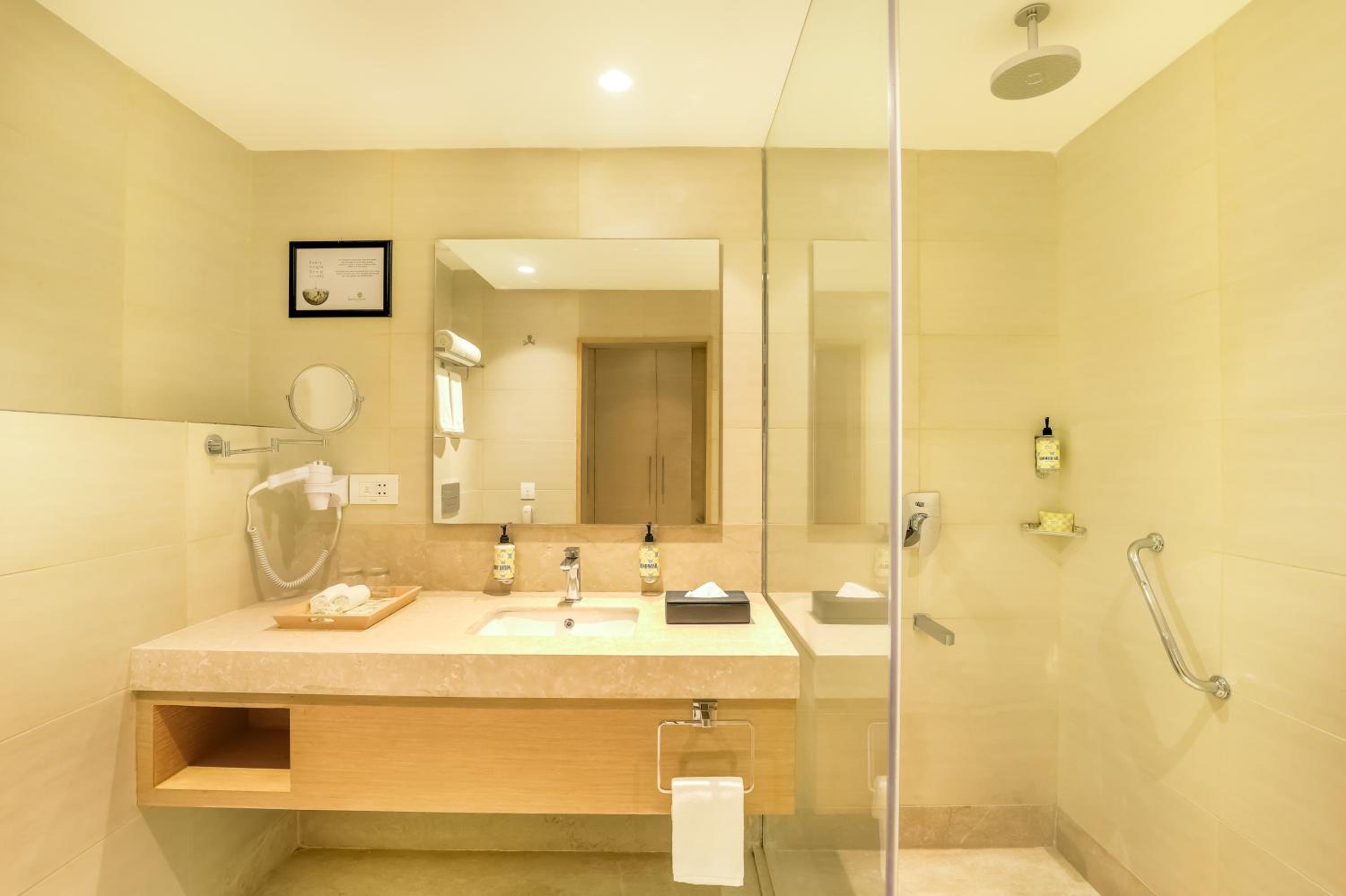 Deluxe Room - Photo 3