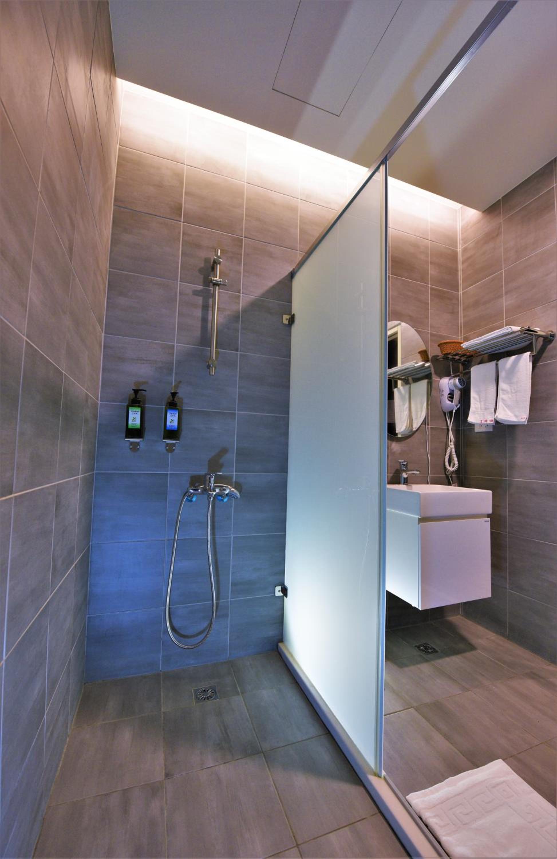 Standard Double or Twin Room - Photo 6