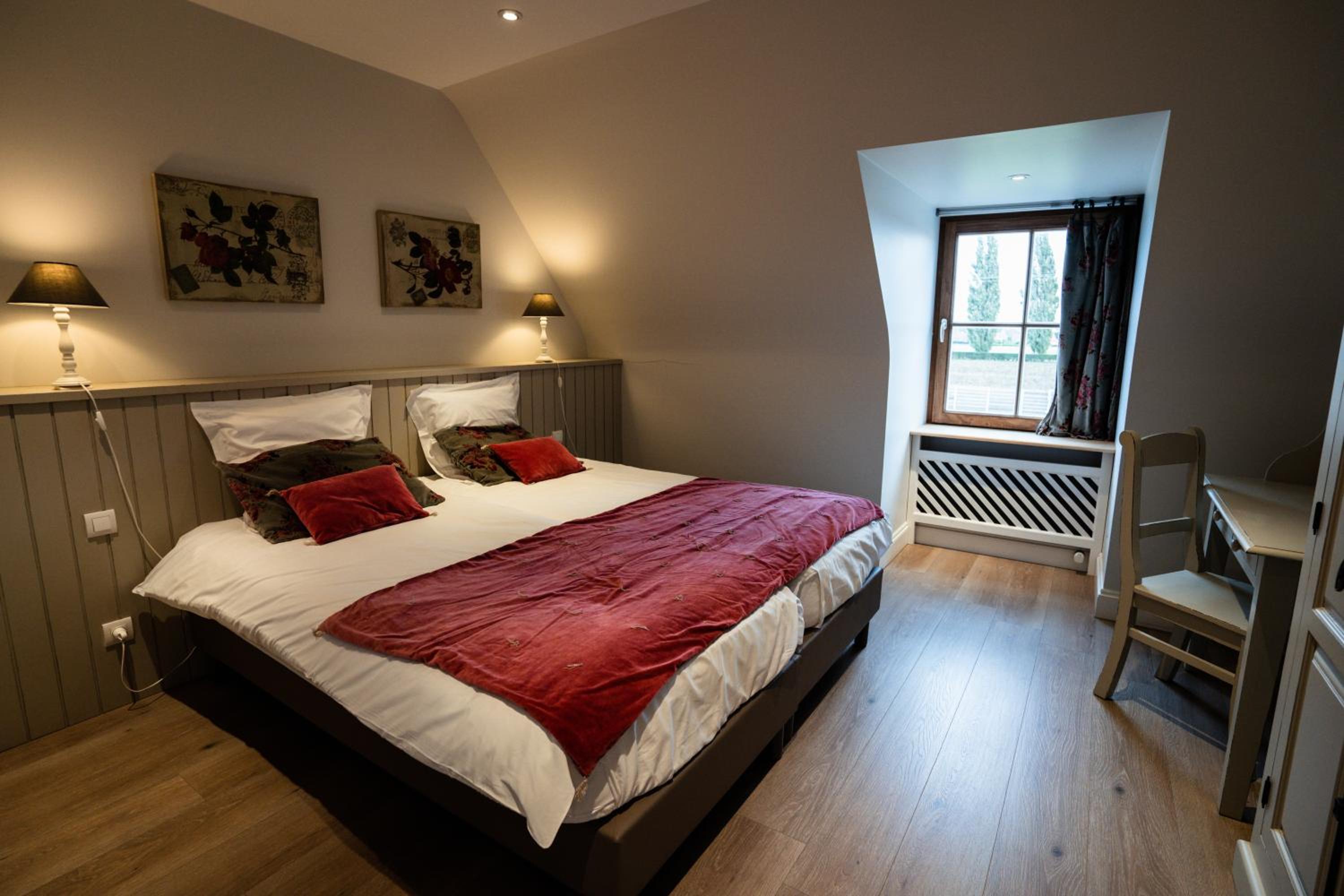 Three-Bedroom House photo 3