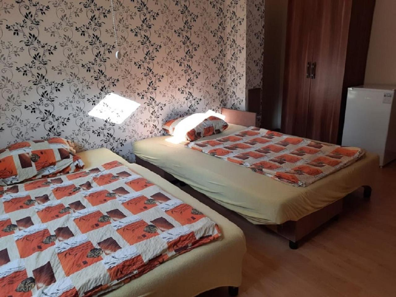 Six-Bedroom House - Photo 19