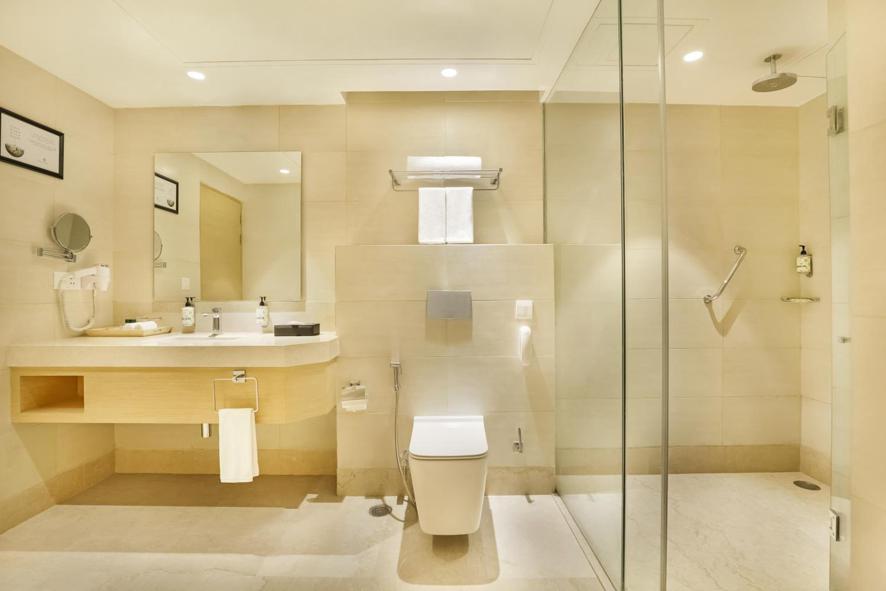 Executive Suite - Photo 5