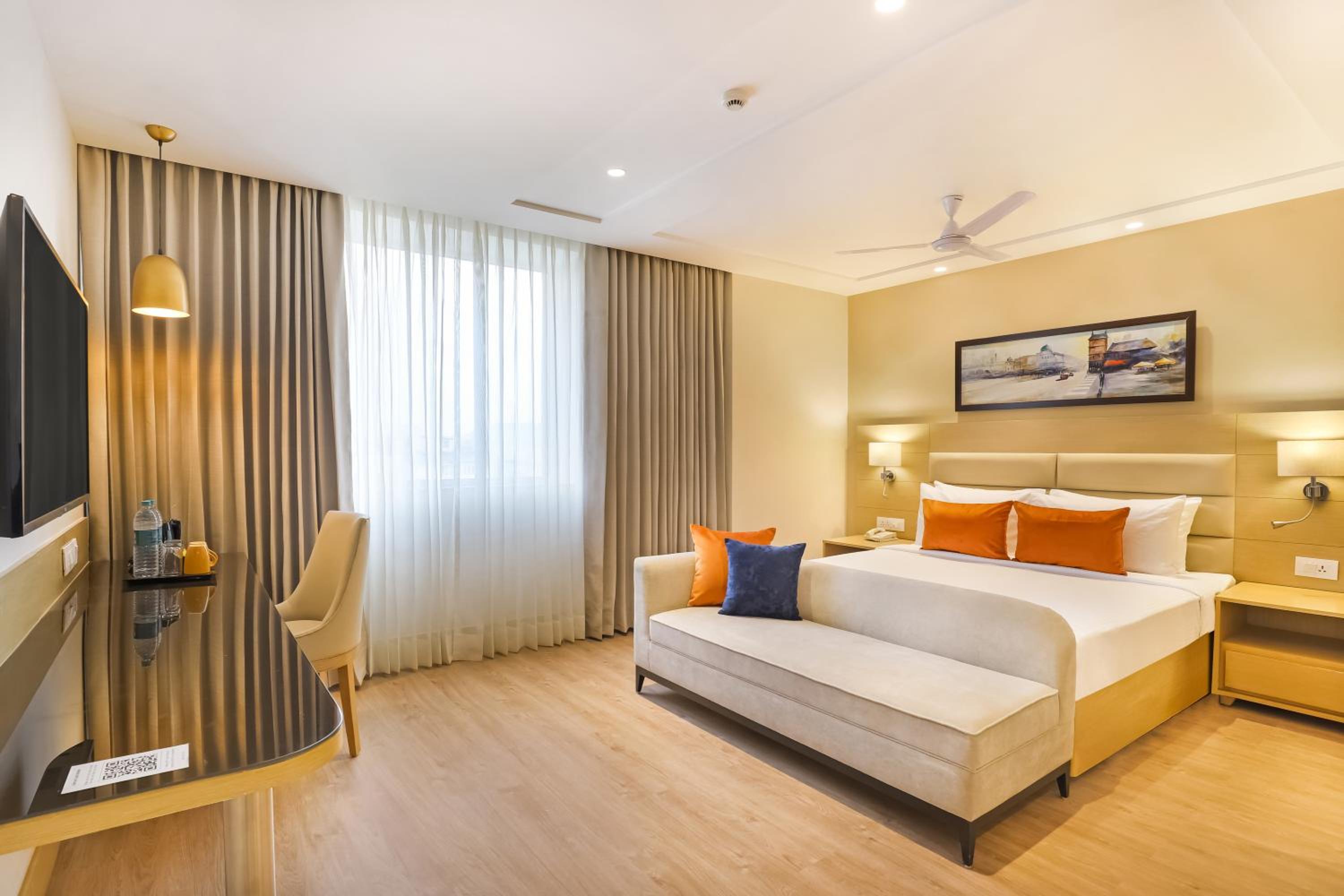 Executive Suite - Photo 3