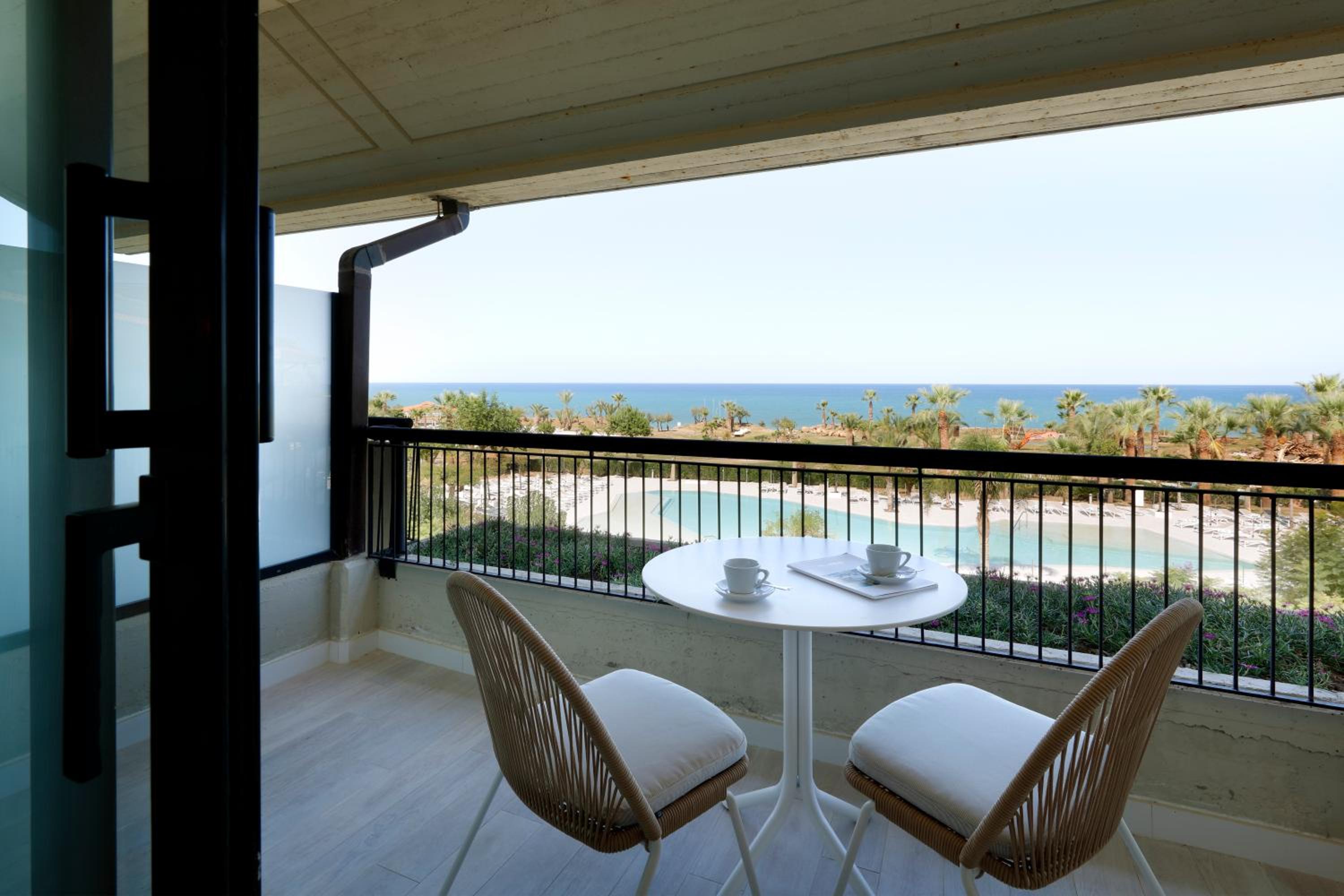 Deluxe Room with Sea View