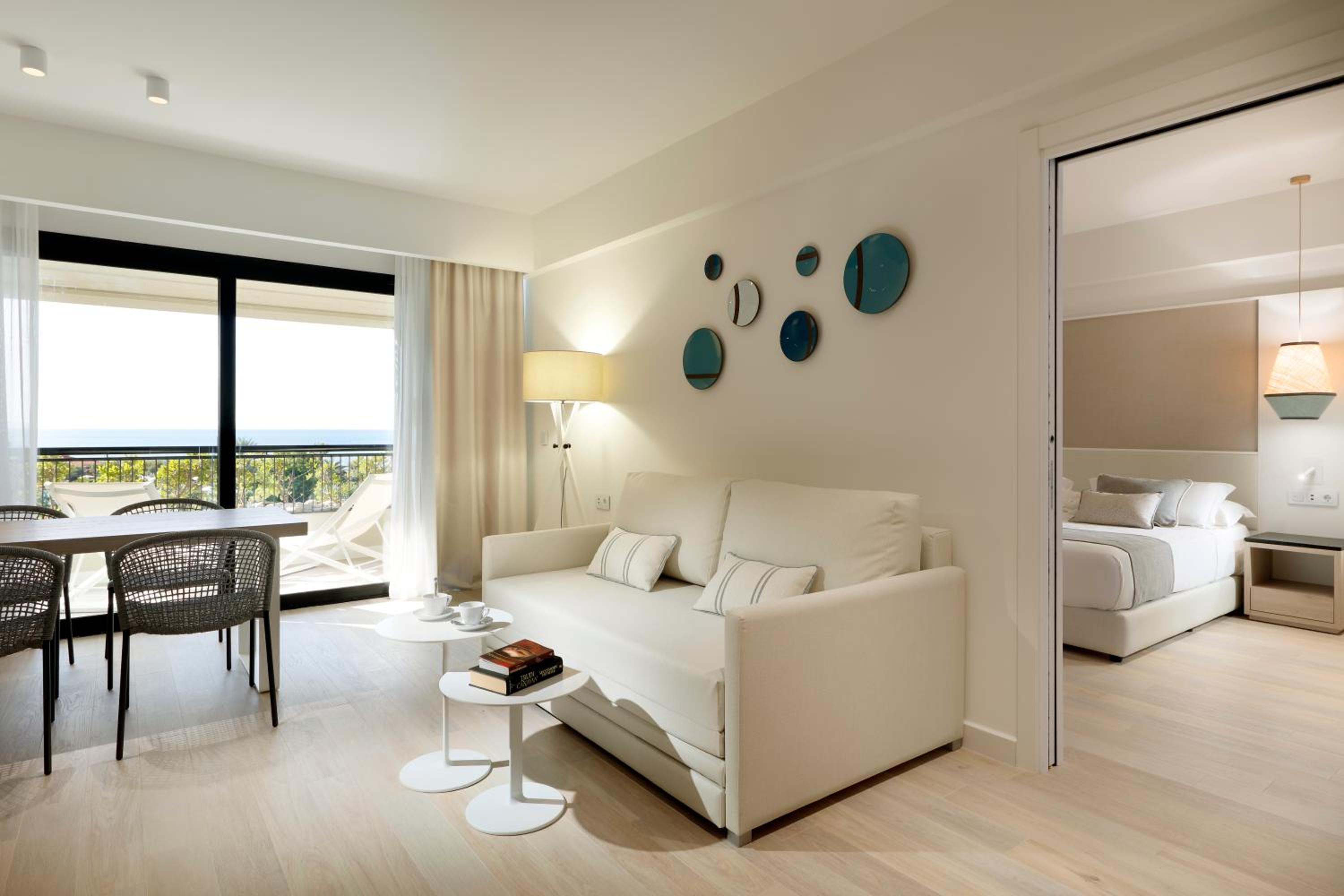 Suite With Sea View (2 Adults + 2 Children) thumbnail 6