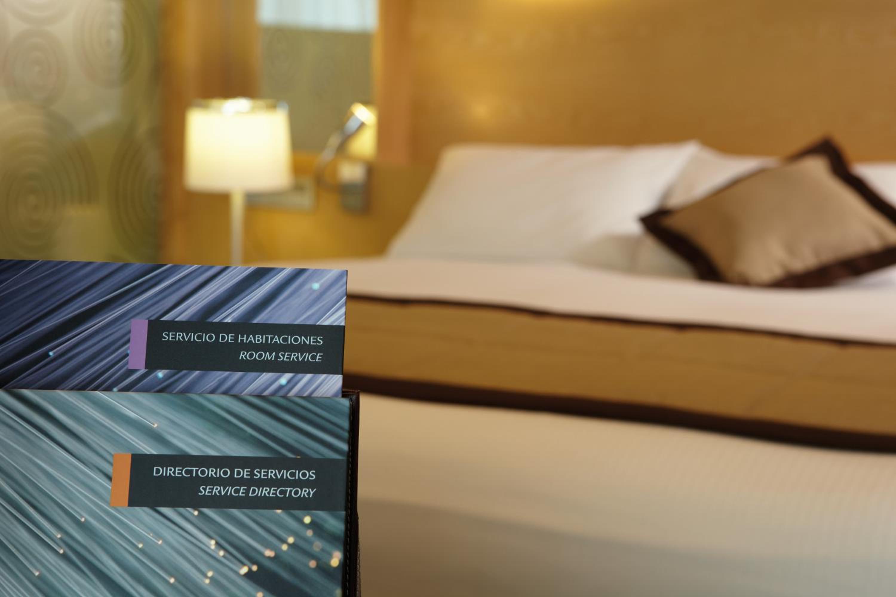 Deluxe King Room - Photo 2