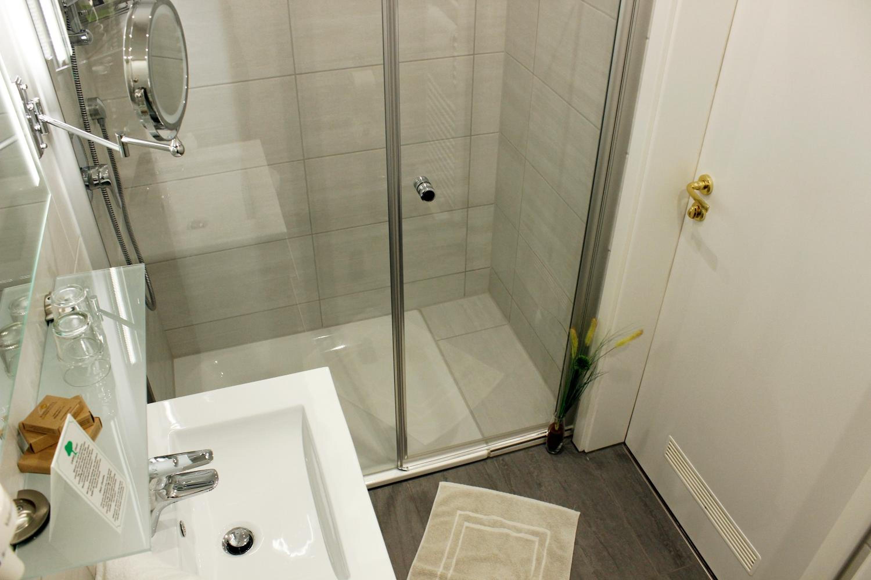 Two Double Rooms (2 Adults + 2 Children) photo 3