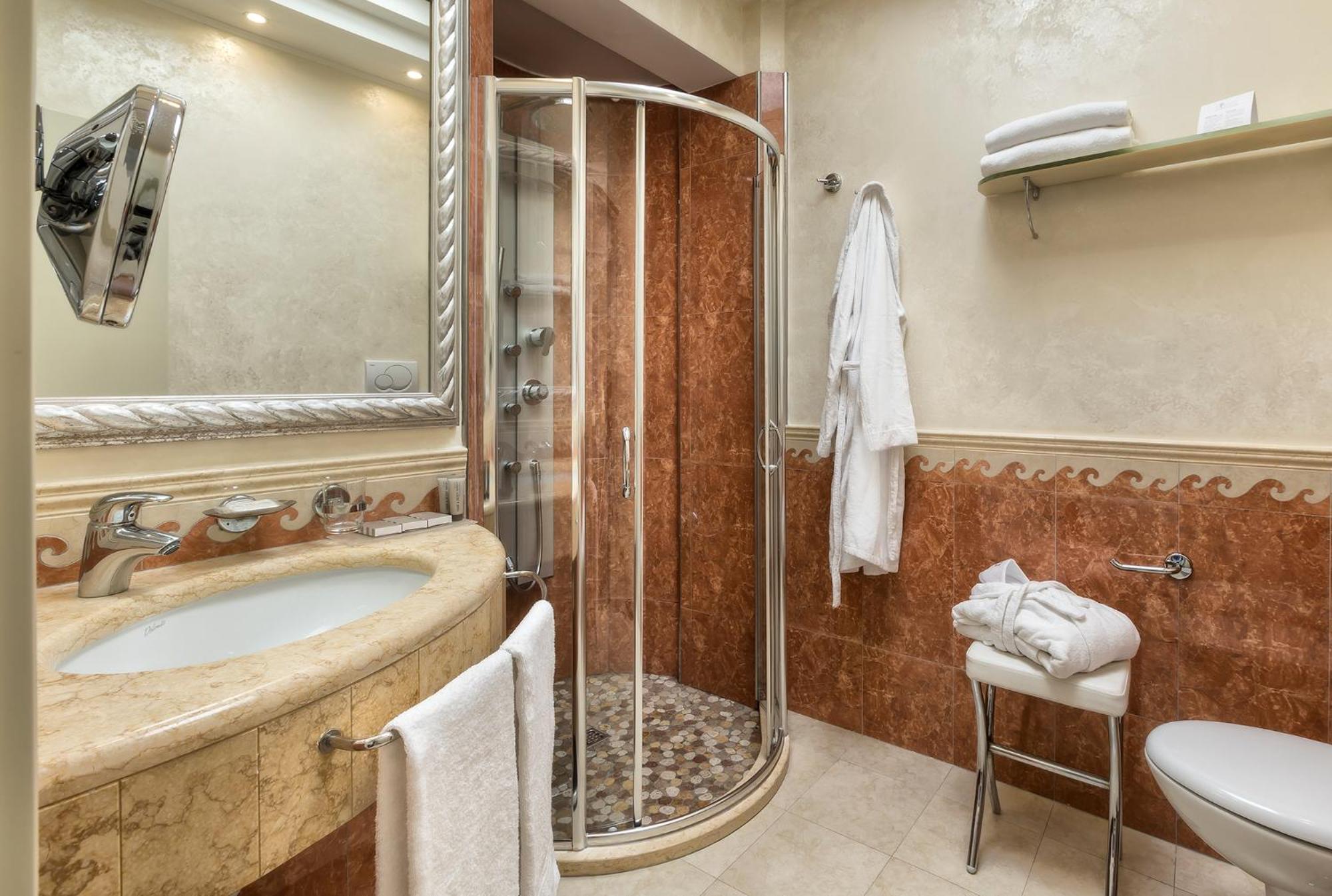 King Room with Sea View - Photo 6