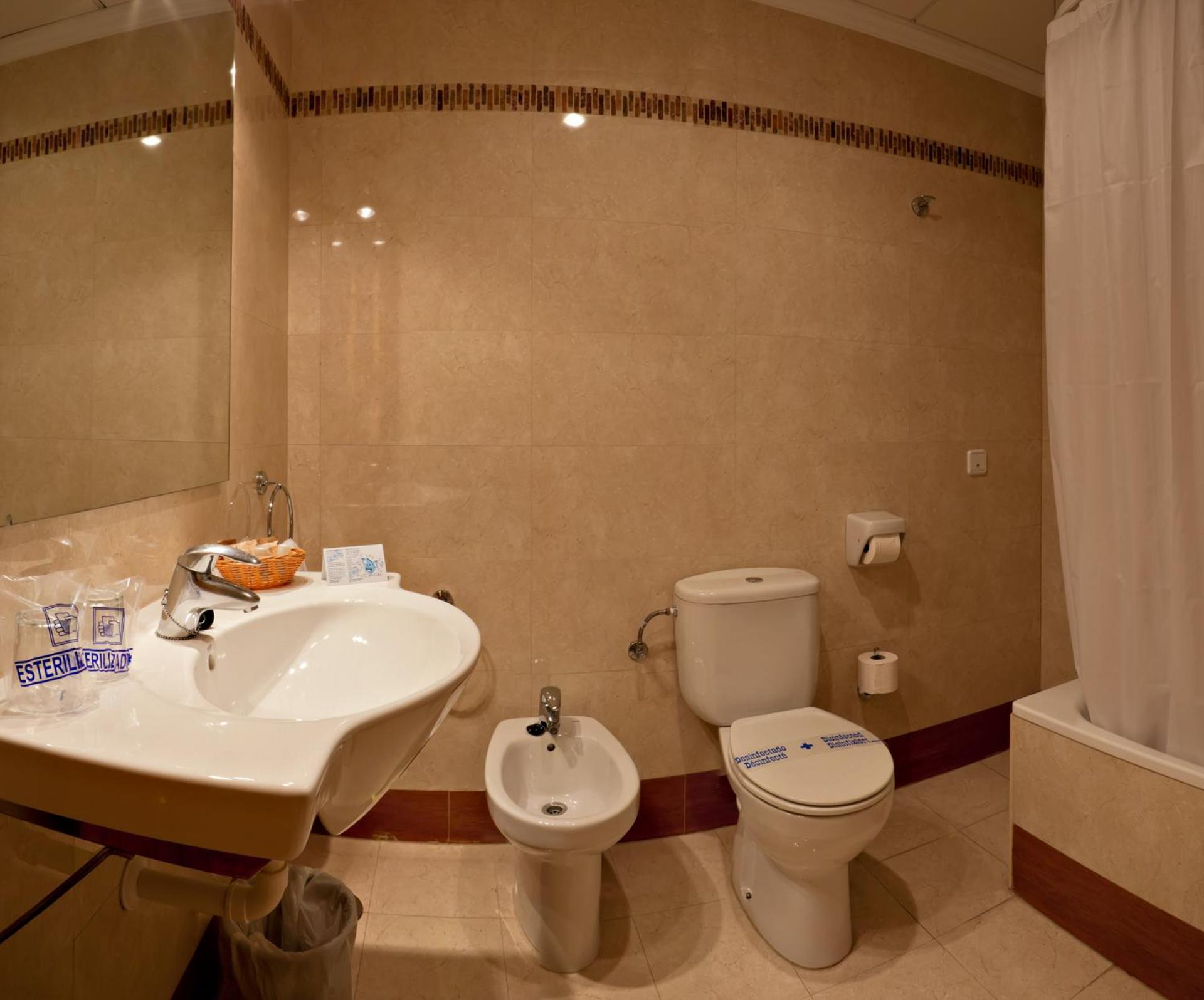Double Room With Extra Bed photo 3