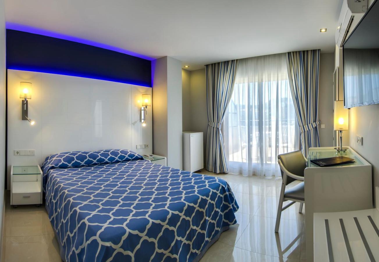 Twin Room with Side Sea View photo 3
