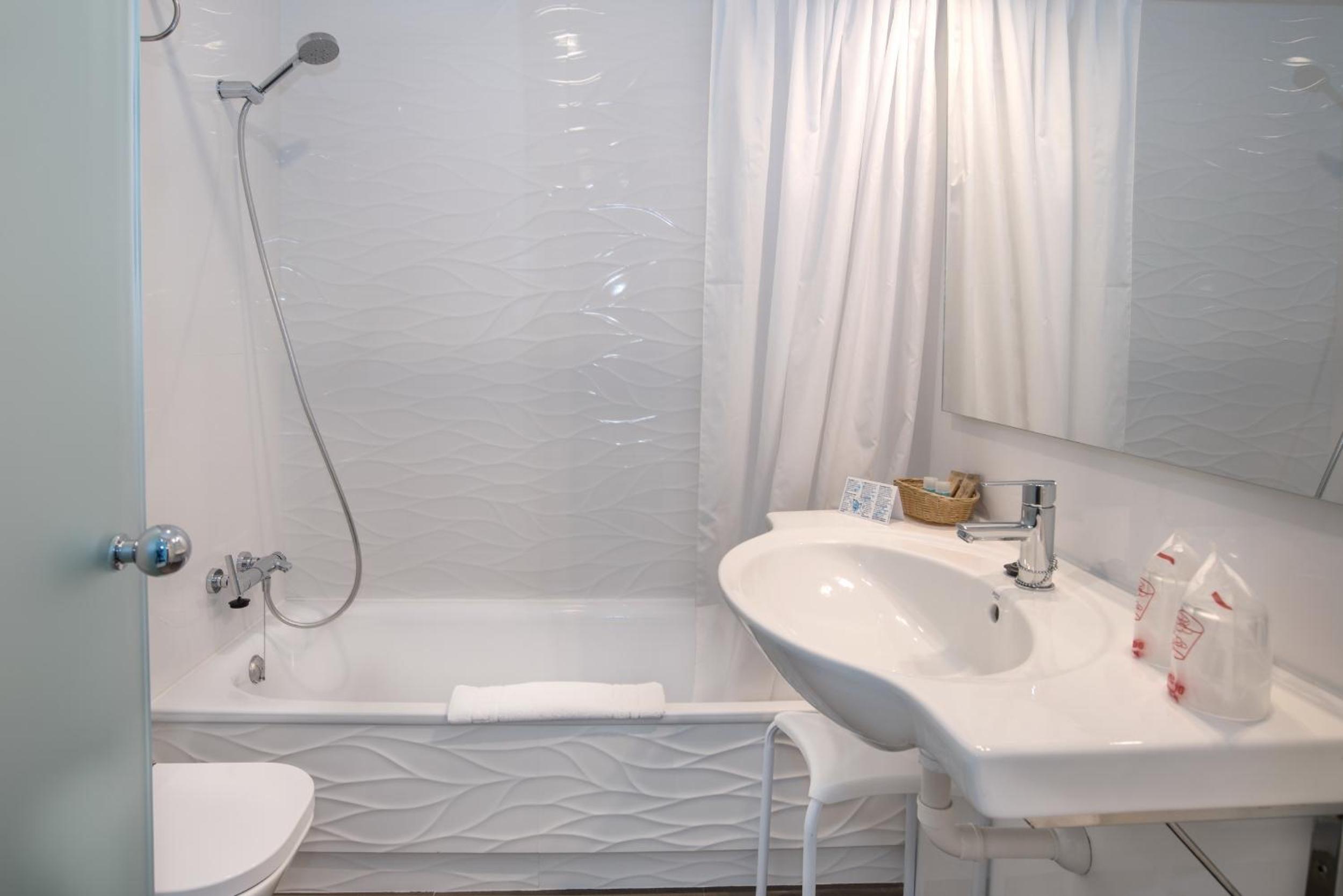Twin Room with Sea View photo 2
