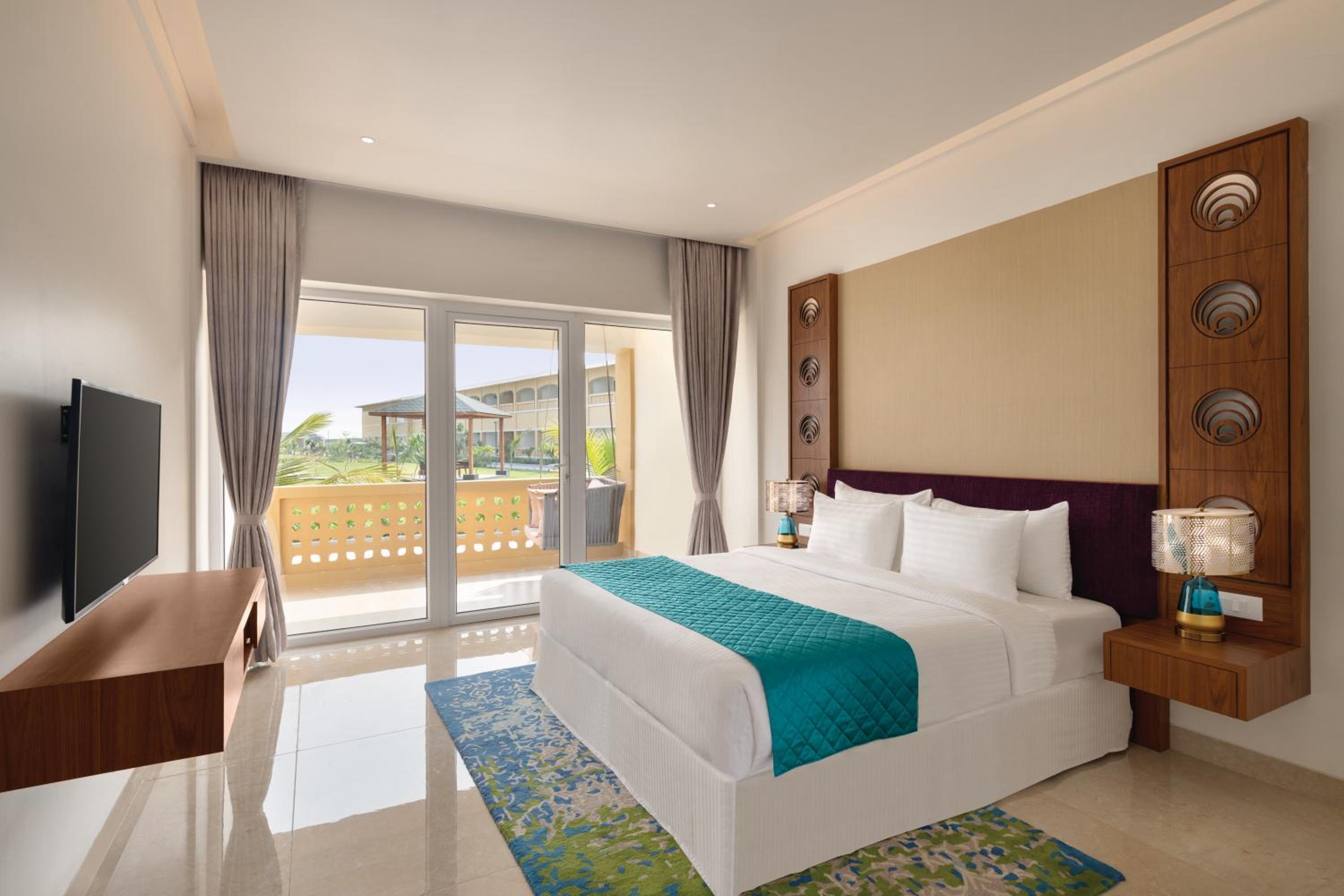 Deluxe King Room - Photo 2
