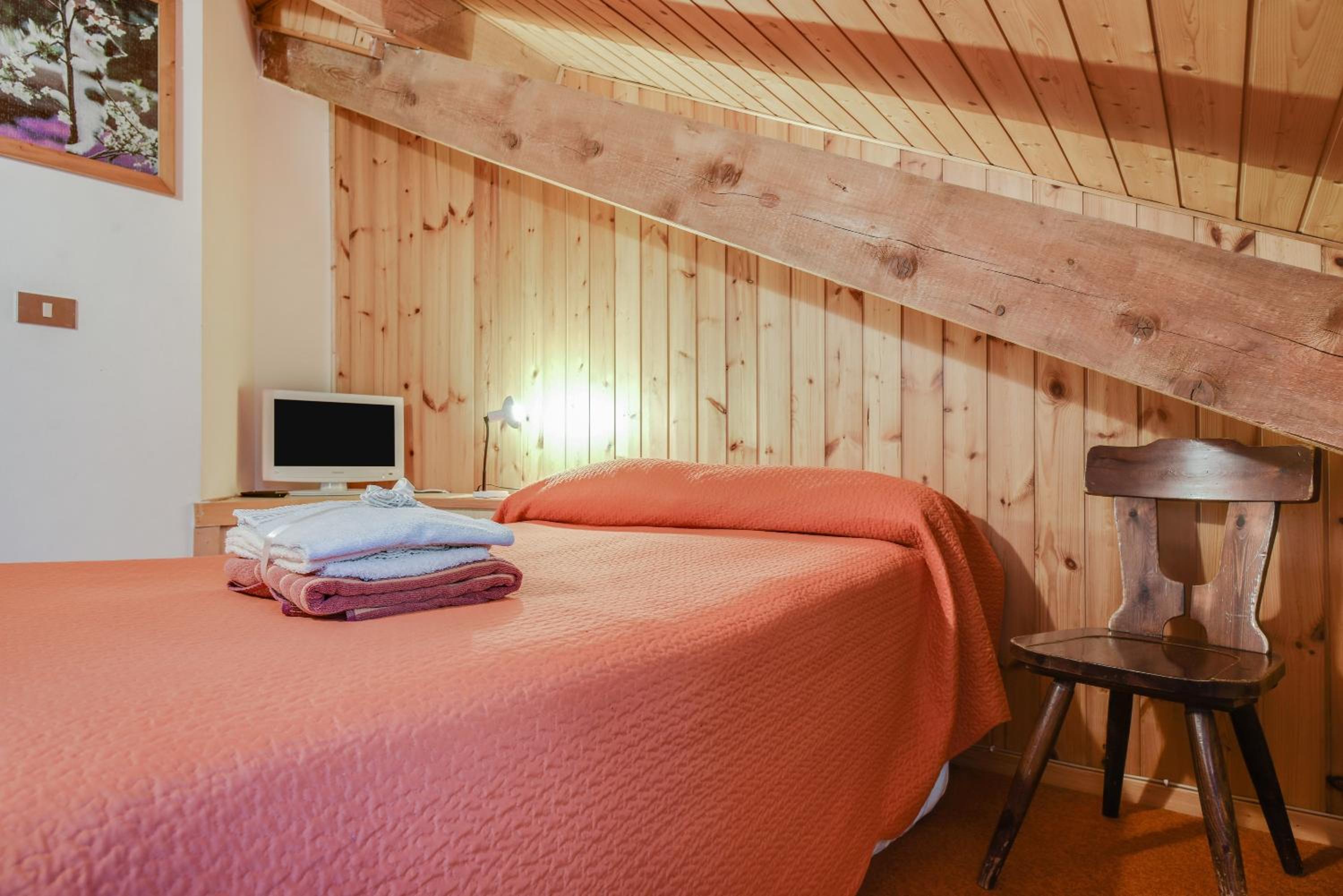 Two-Bedroom Deluxe Apartment with Garden View photo 3