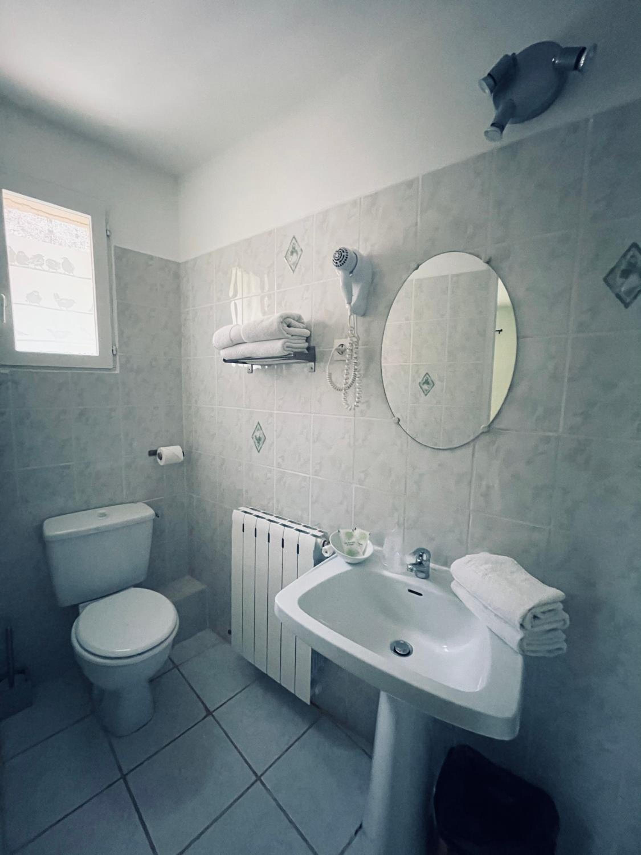Double Room - Photo 6