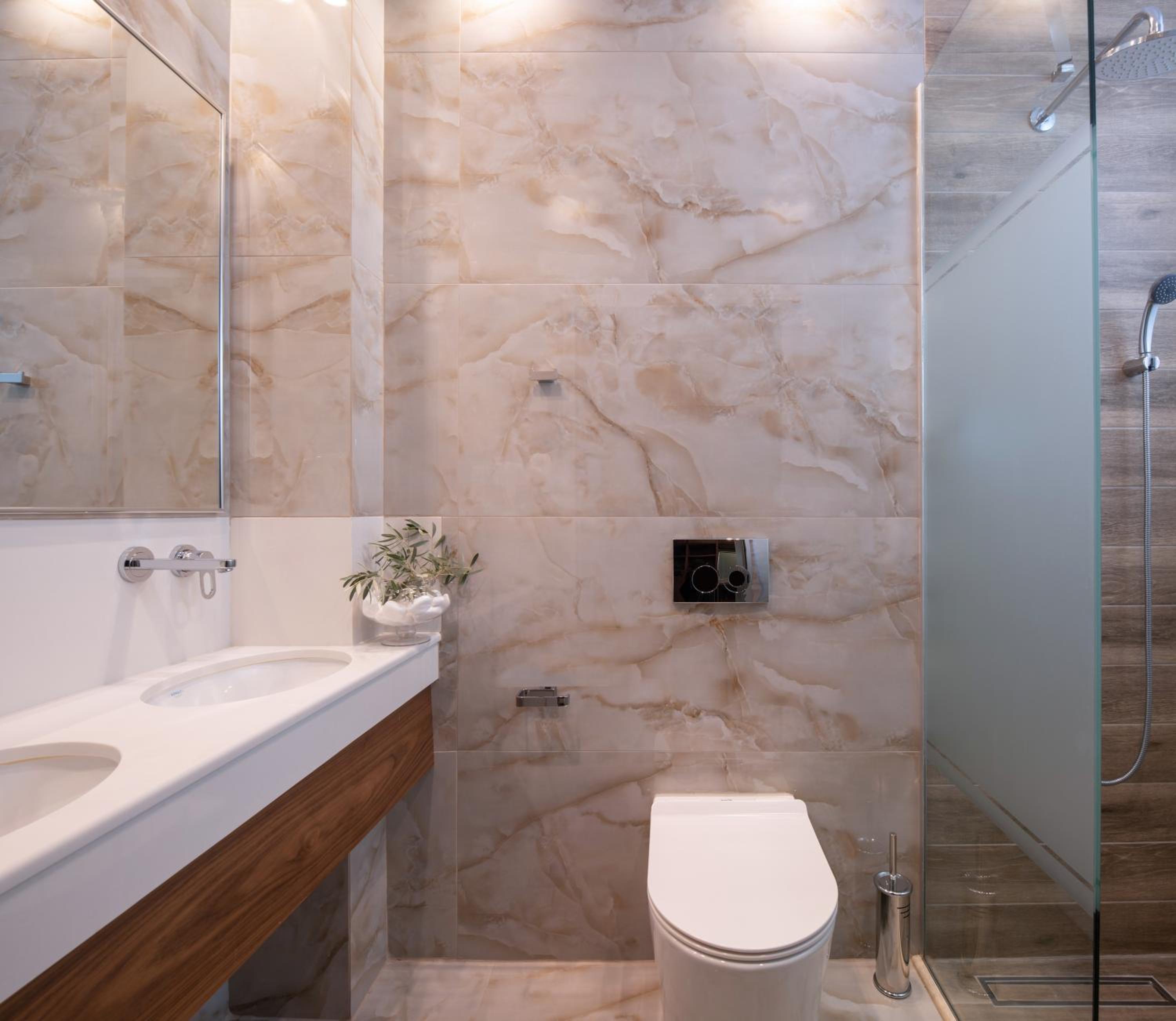Suite with Balcony - Photo 6
