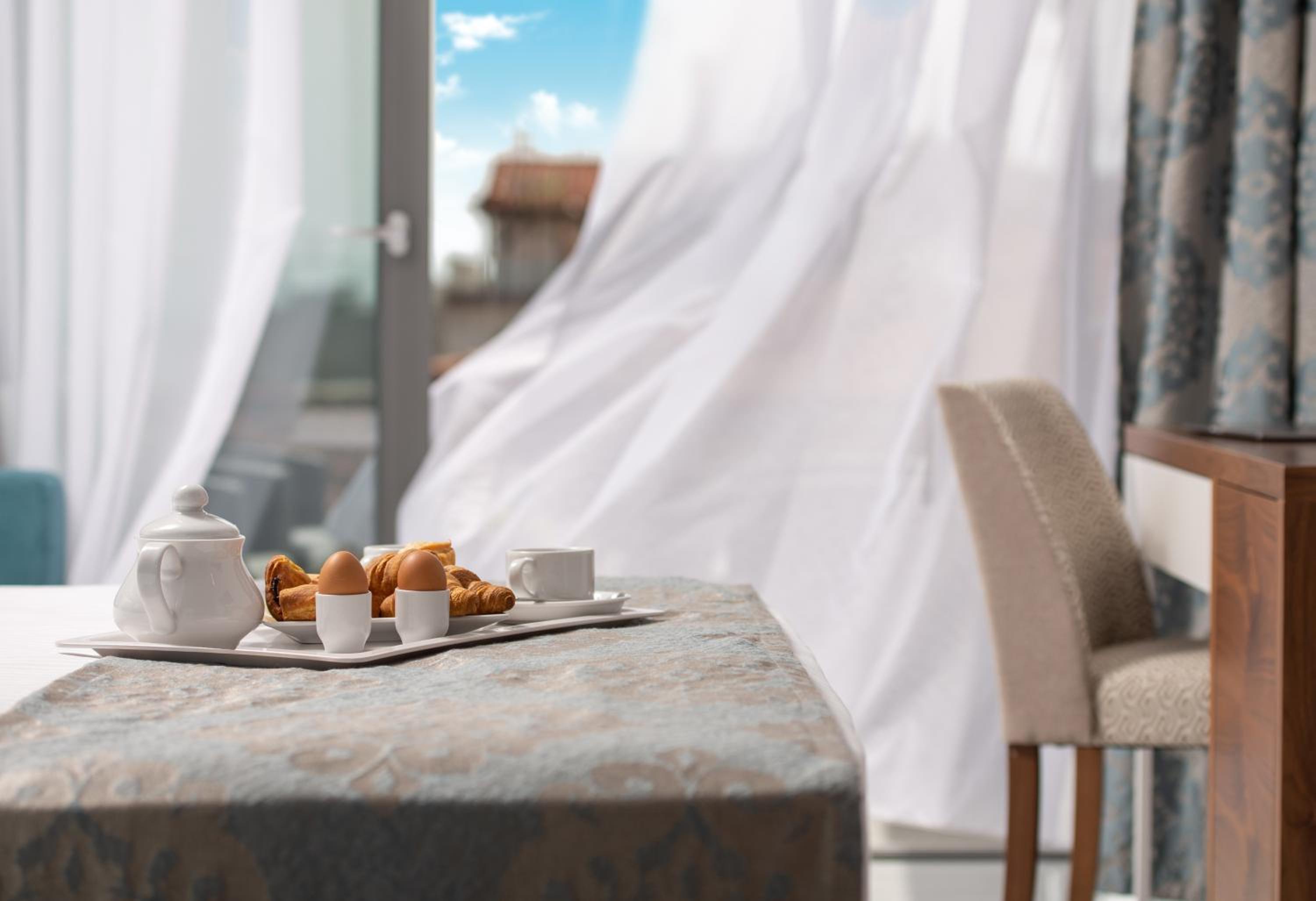 Suite with Balcony - Photo 8
