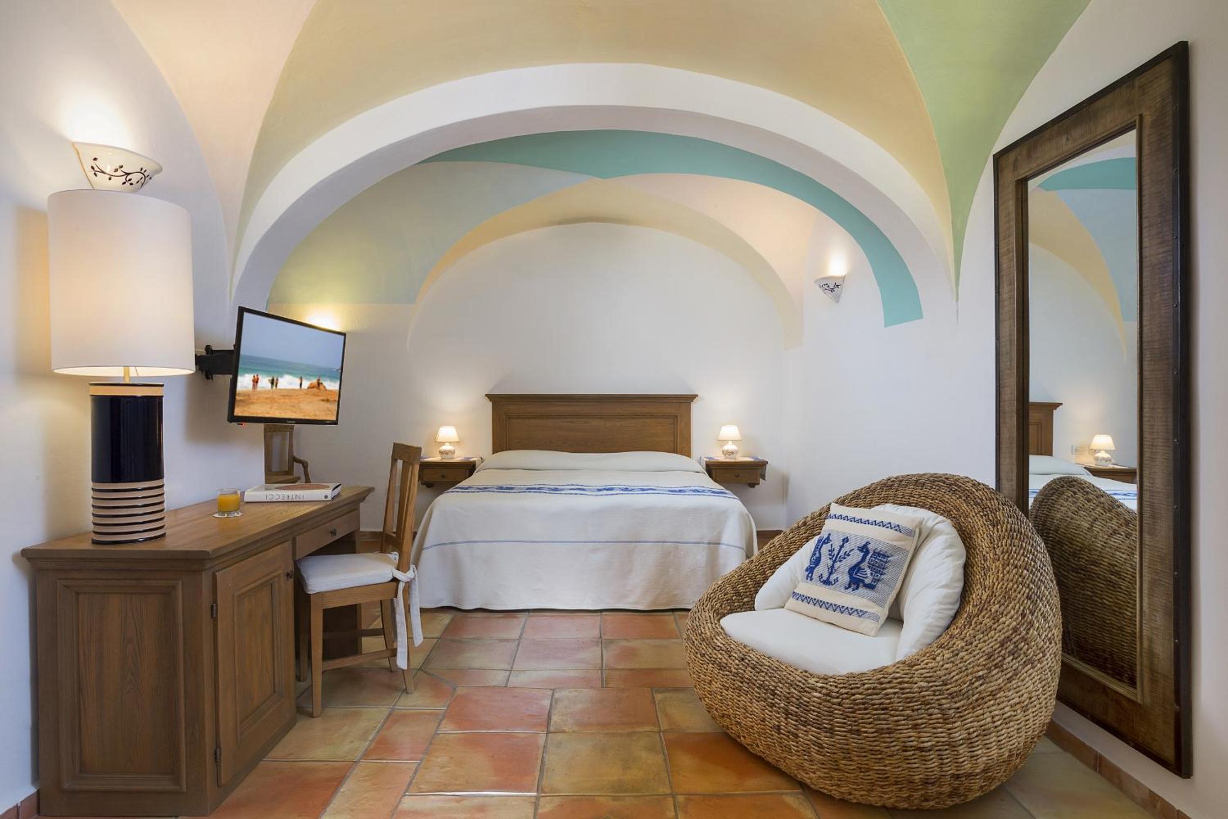 One-Bedroom Suite - Photo 2