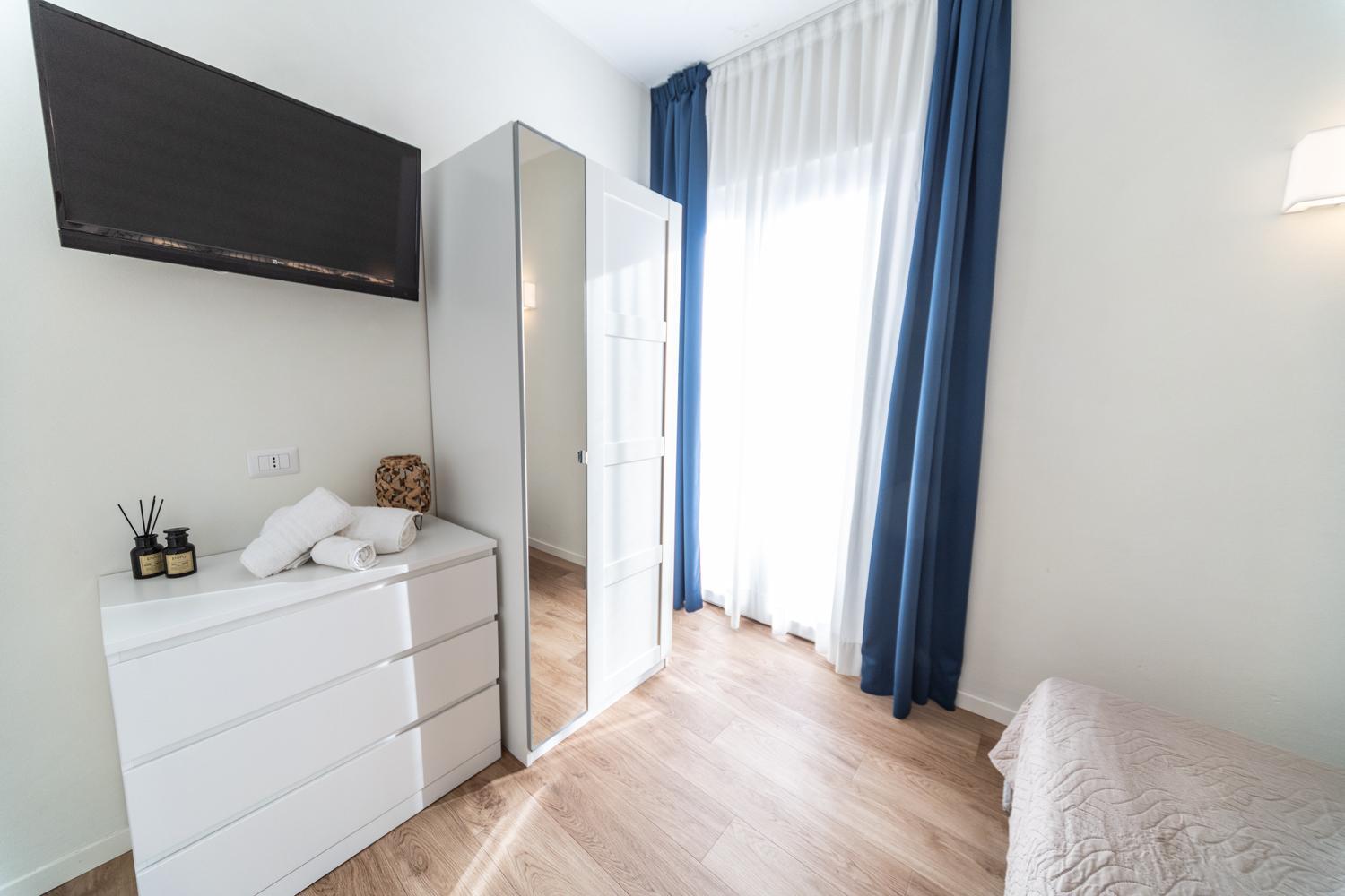 Double Room with Balcony - Photo 2