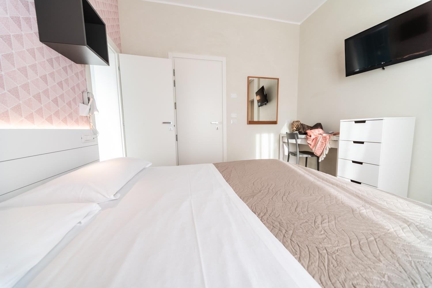 Double Room with Balcony - Photo 14