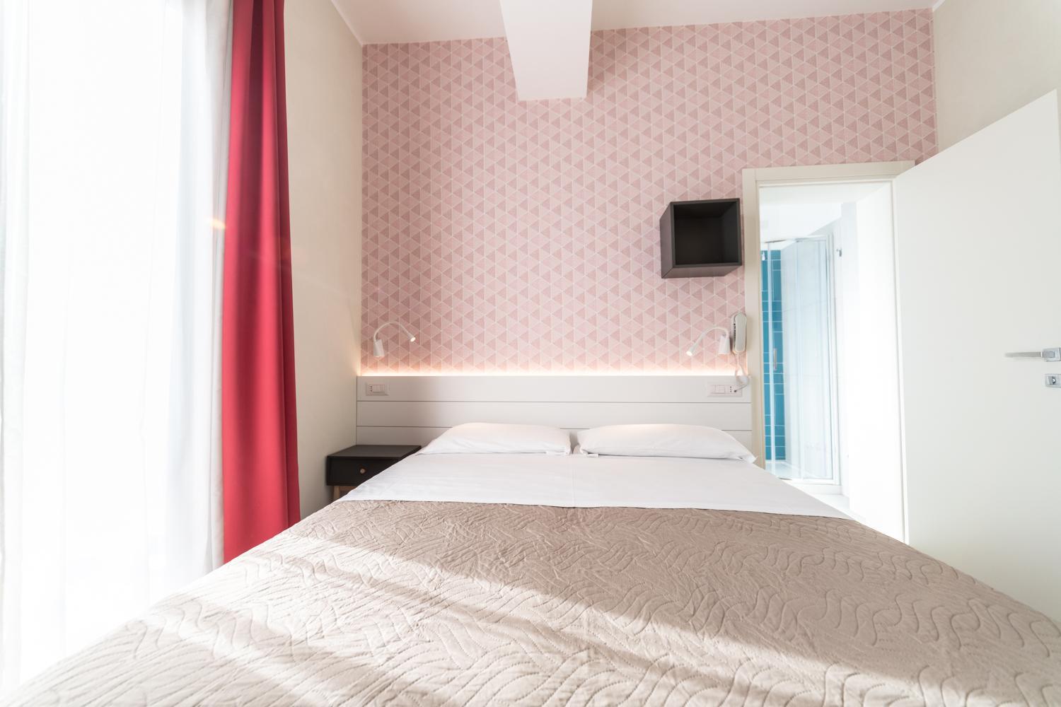 Double Room with Balcony - Photo 13