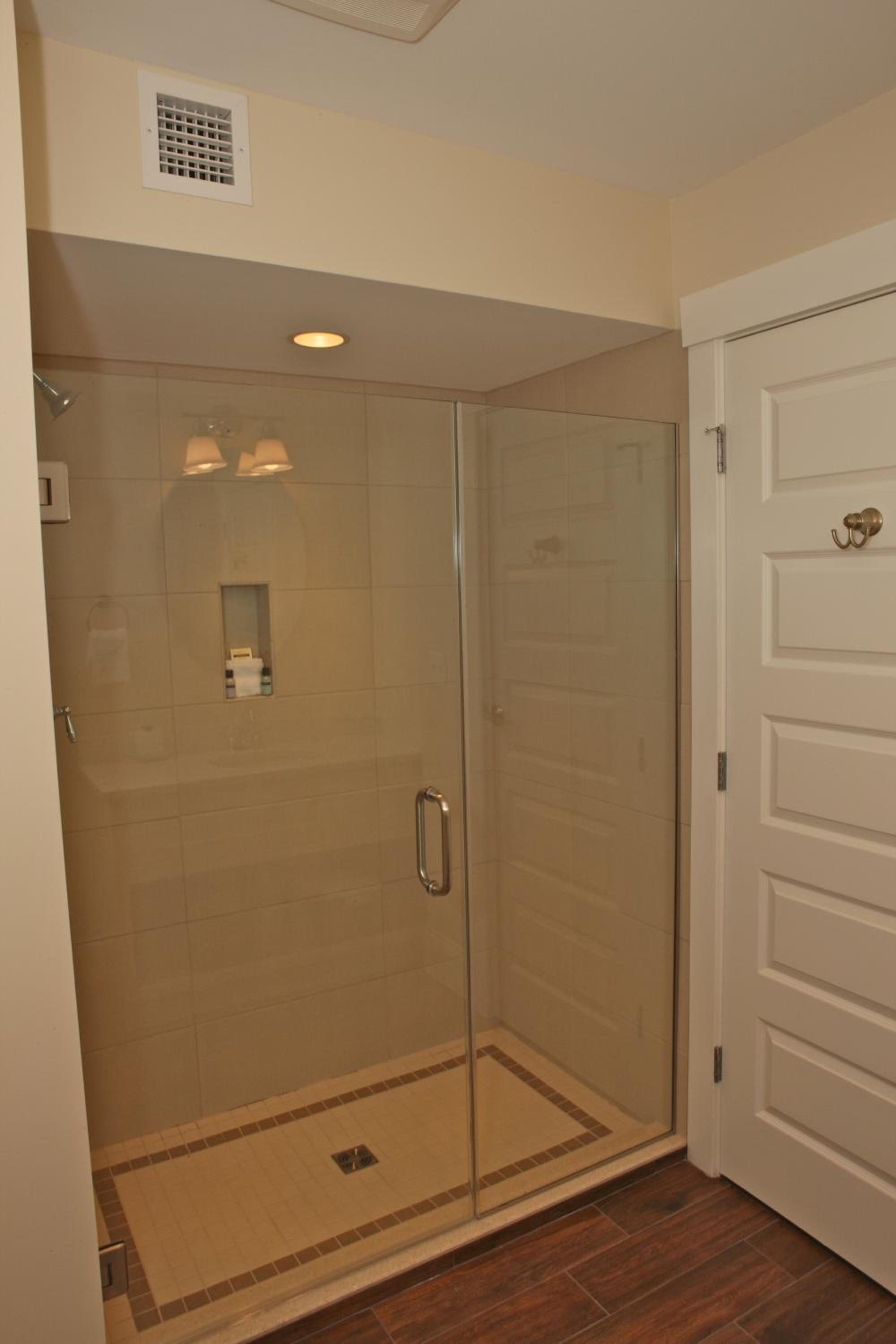 King Suite - Photo 6