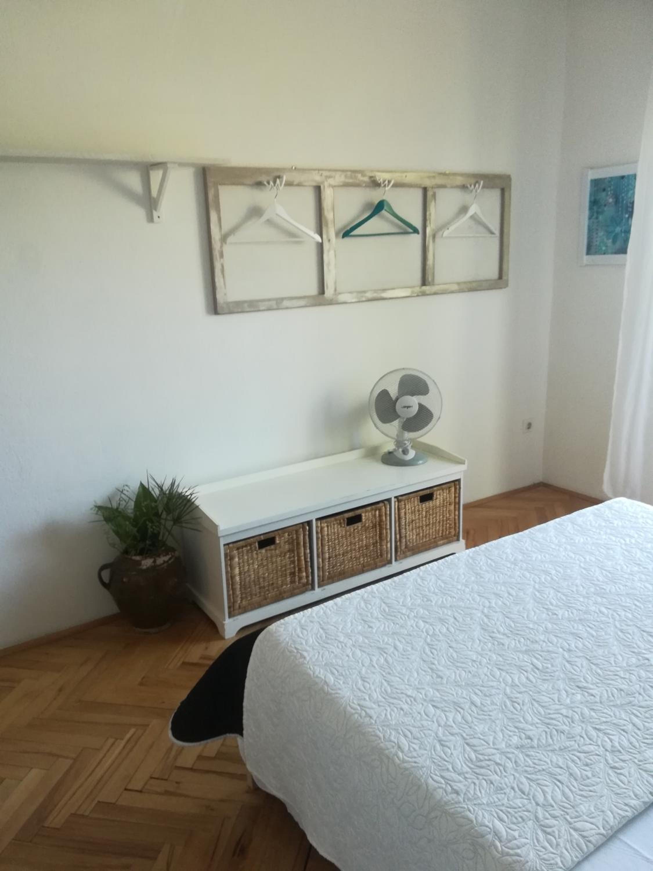 Three Bedroom Apartment With Balcony photo 3