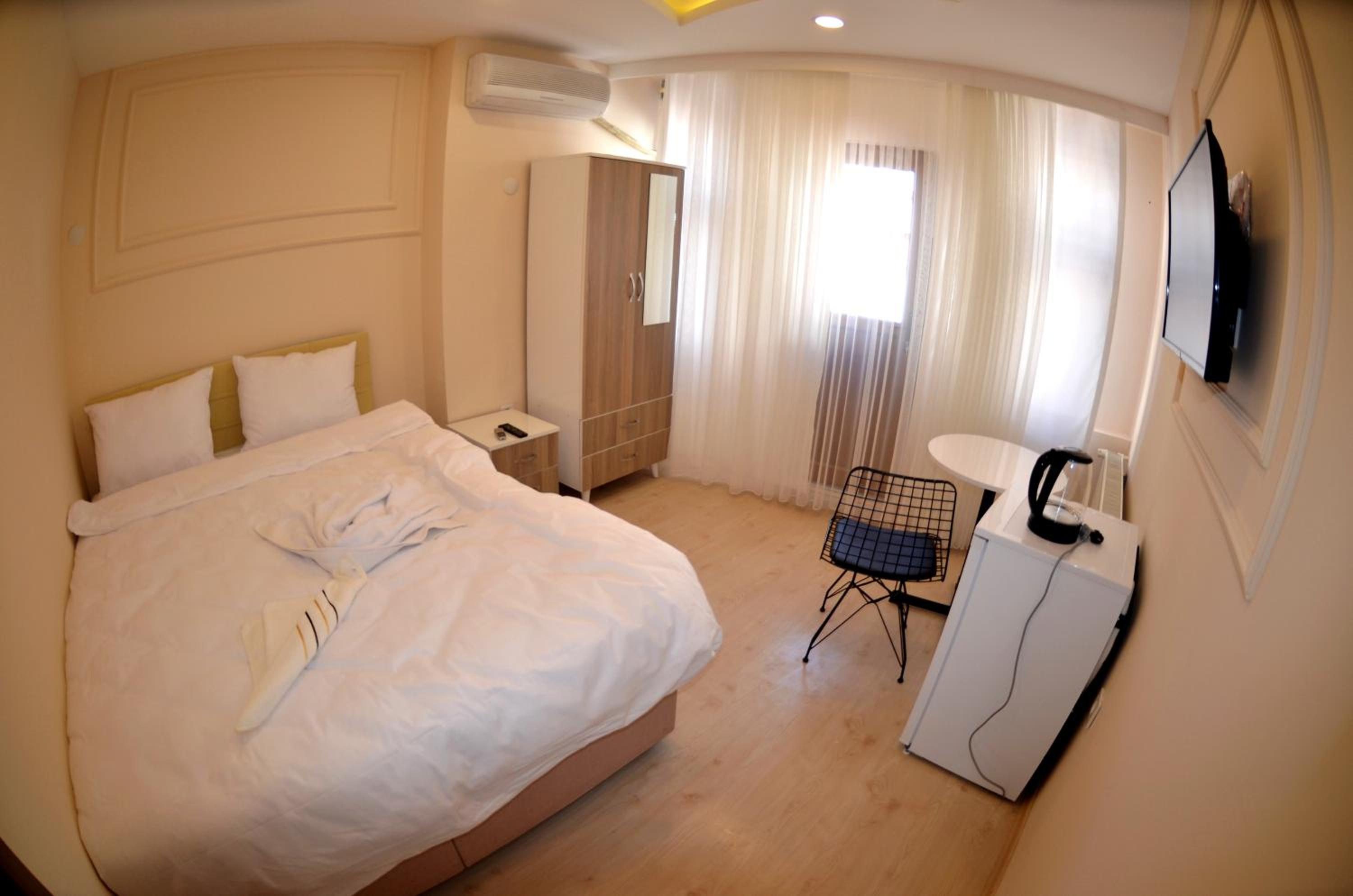 Deluxe King Room photo 3