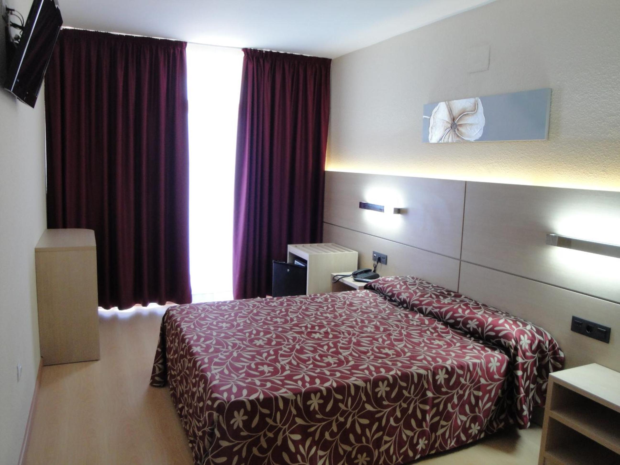 Superior Double Room with Balcony - Photo 5