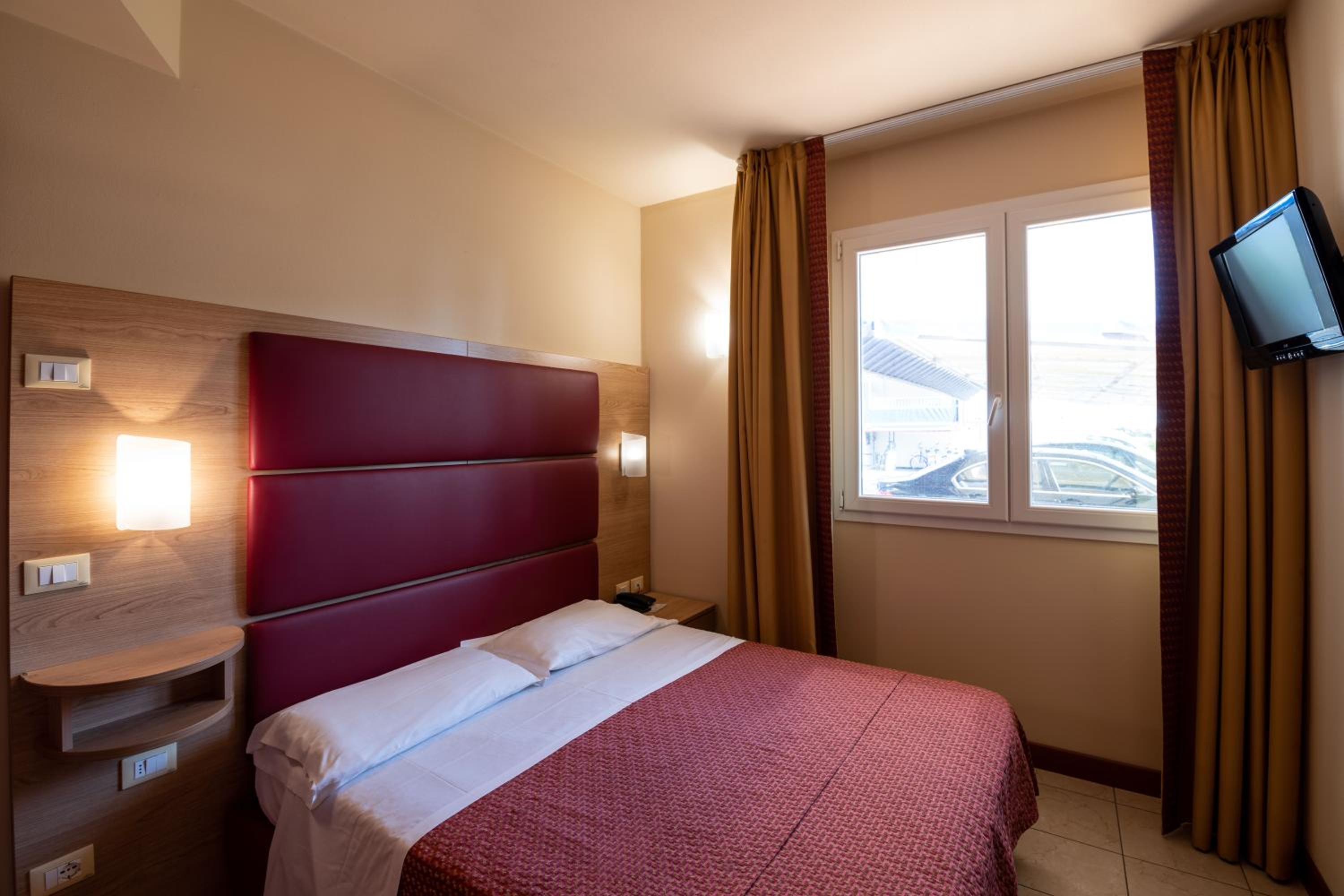 Double Room Ground Floor Economy - Separate Building - Photo 1