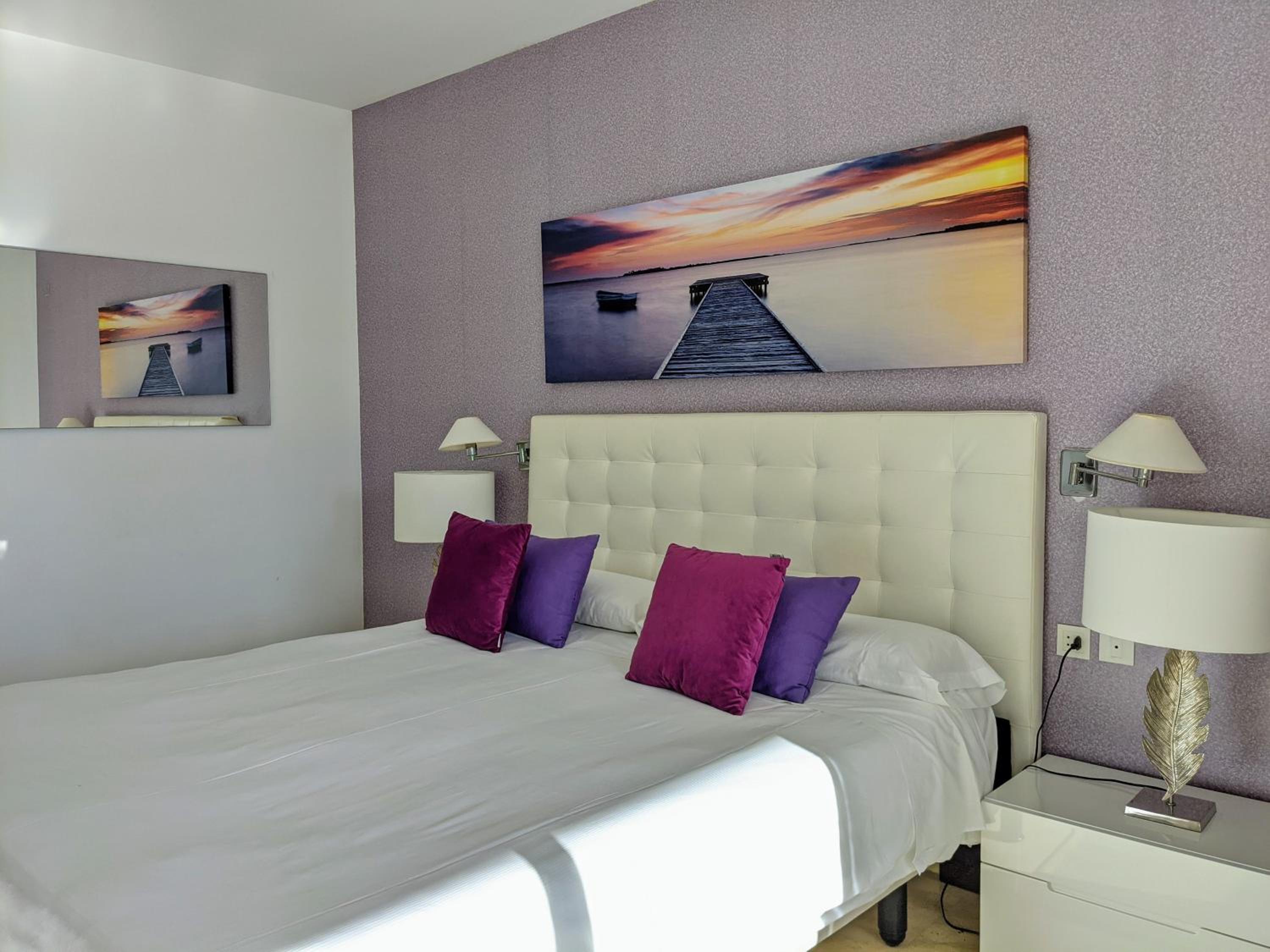 Two-Bedroom Deluxe Apartment with Spa Bath - Photo 3