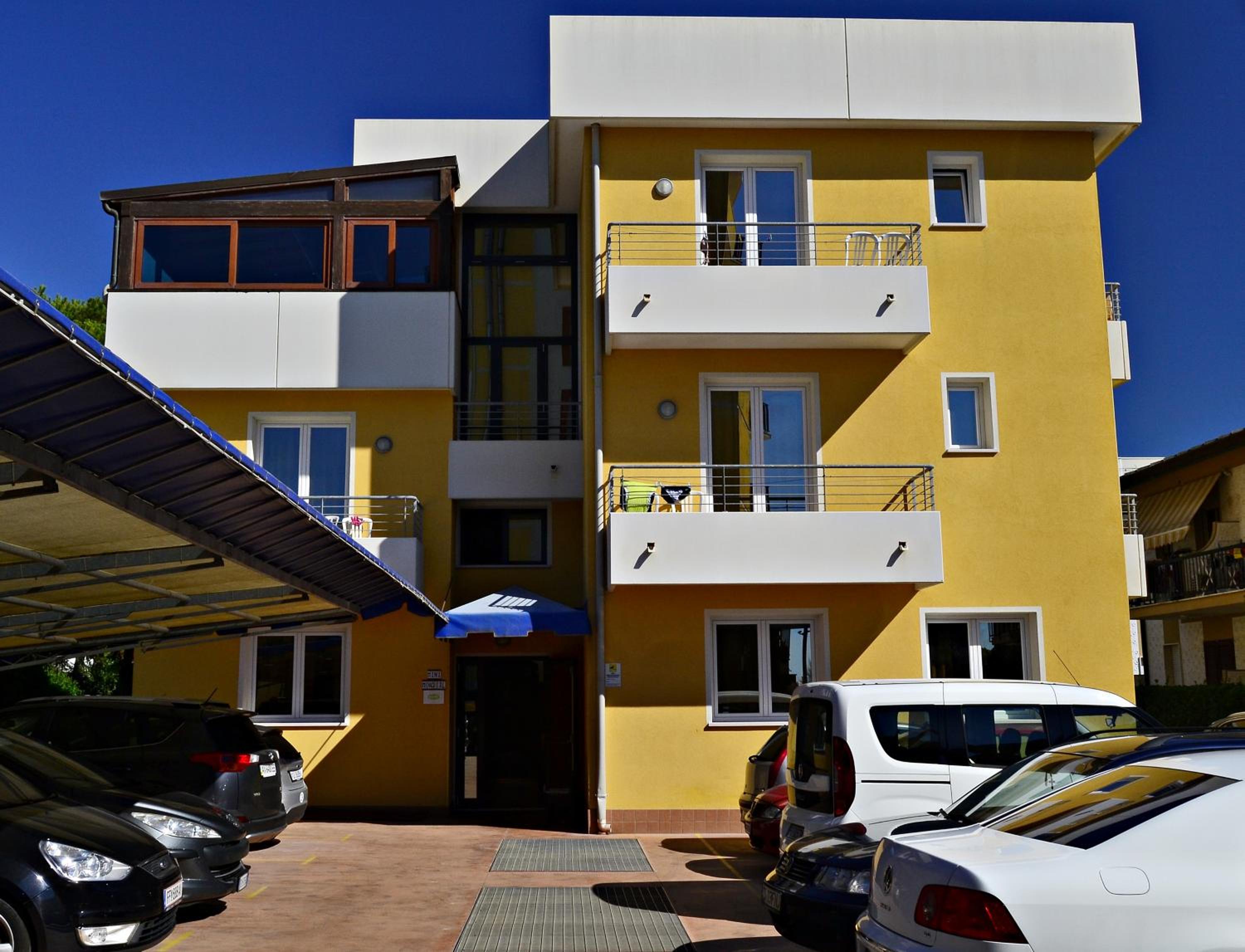 Double or Twin Room with Partial Sea View - Separate Building - Photo 5