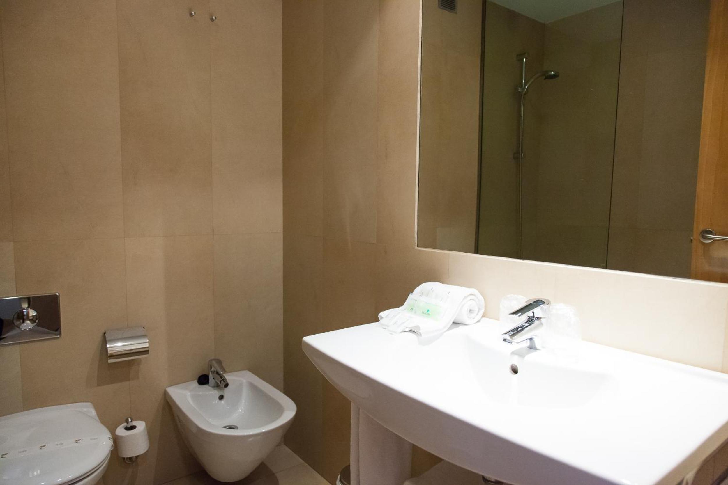 Standard Double Room - Photo 4