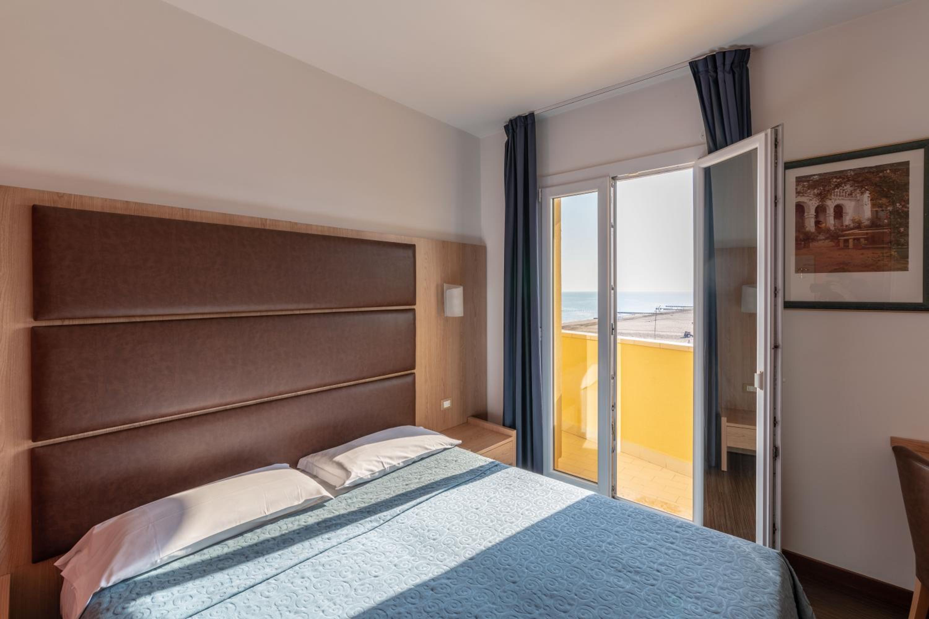 Double or Twin Room with Partial Sea View