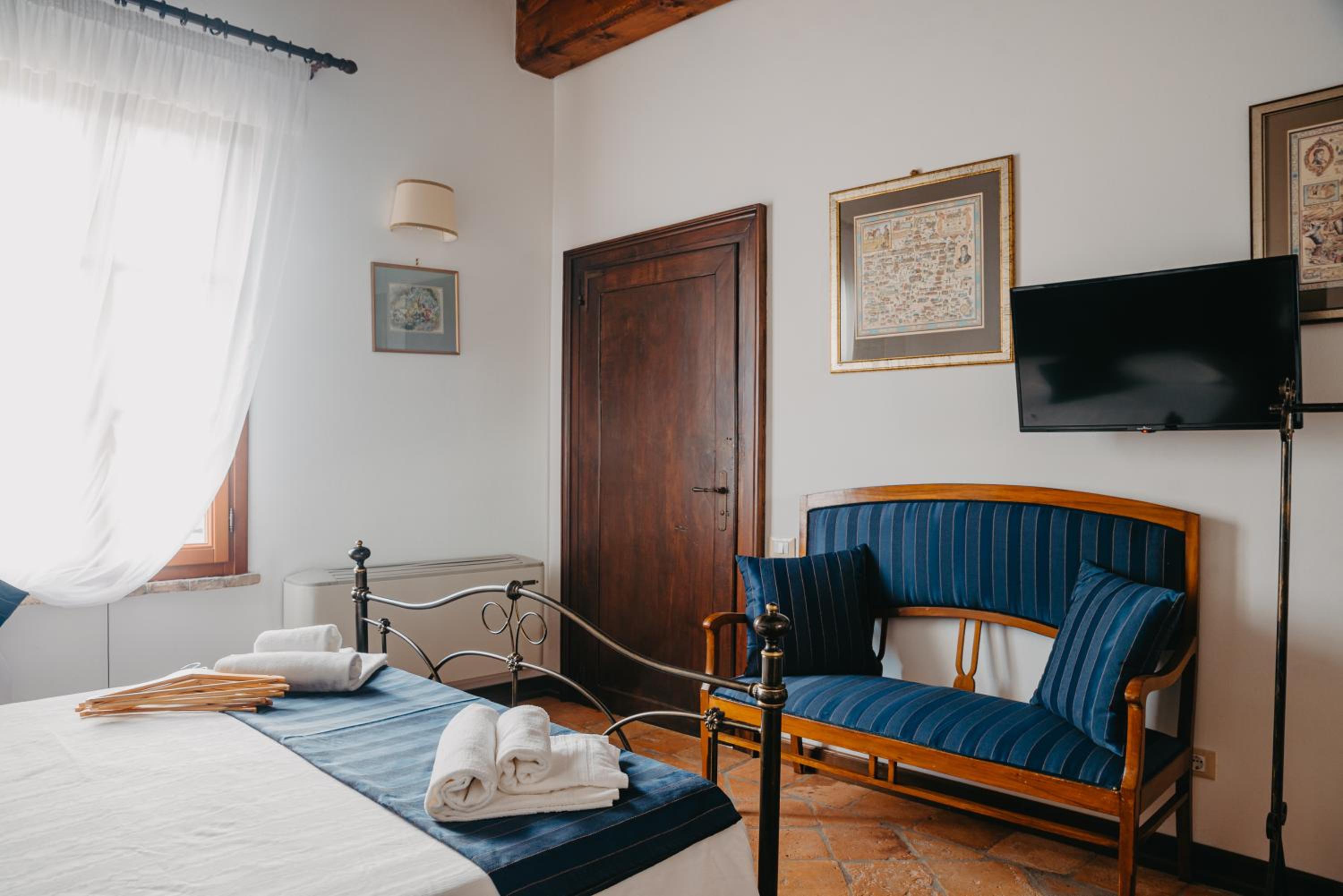Large Double Room photo 2