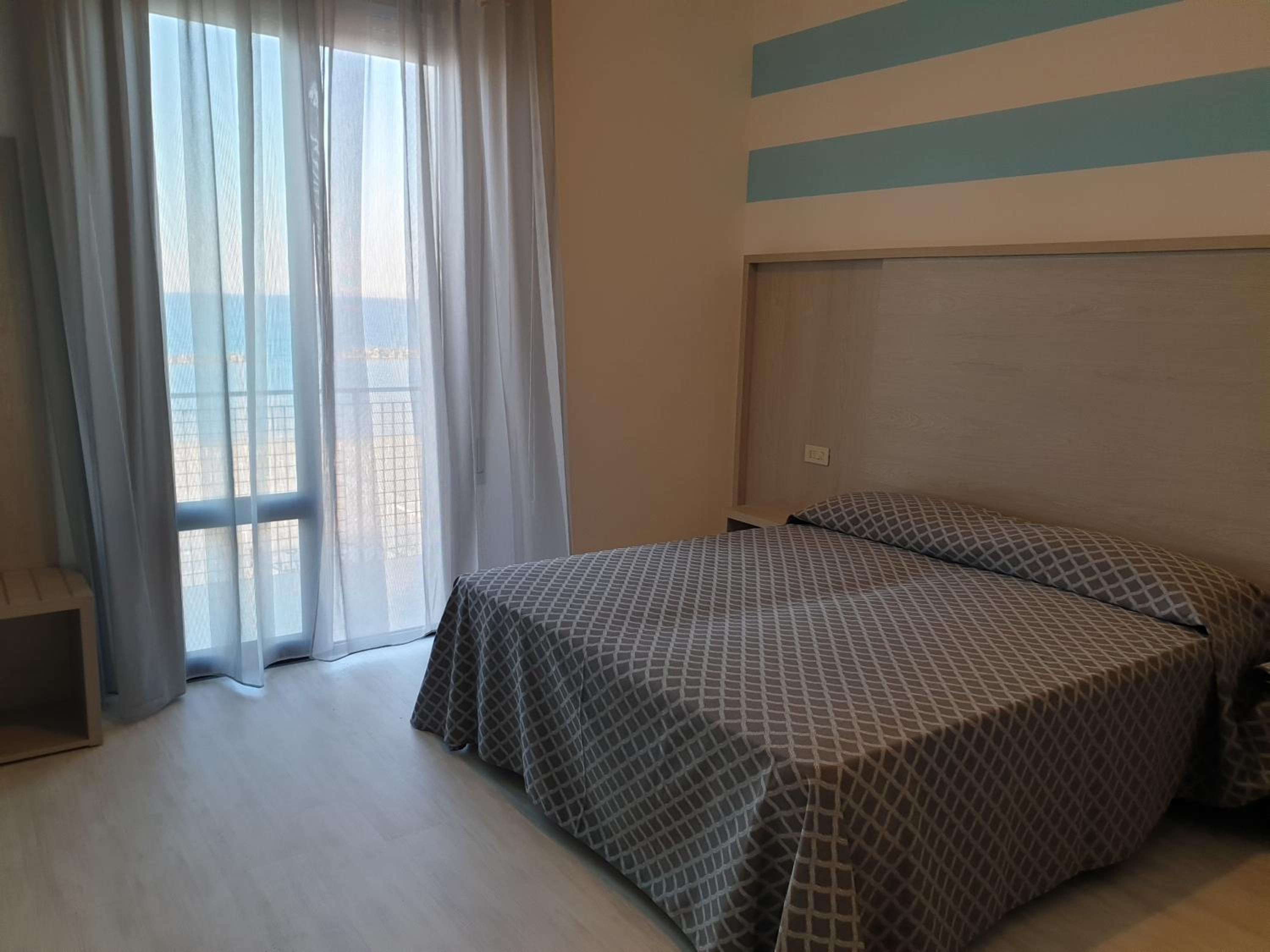 Double or Twin Room with Sea View photo 1