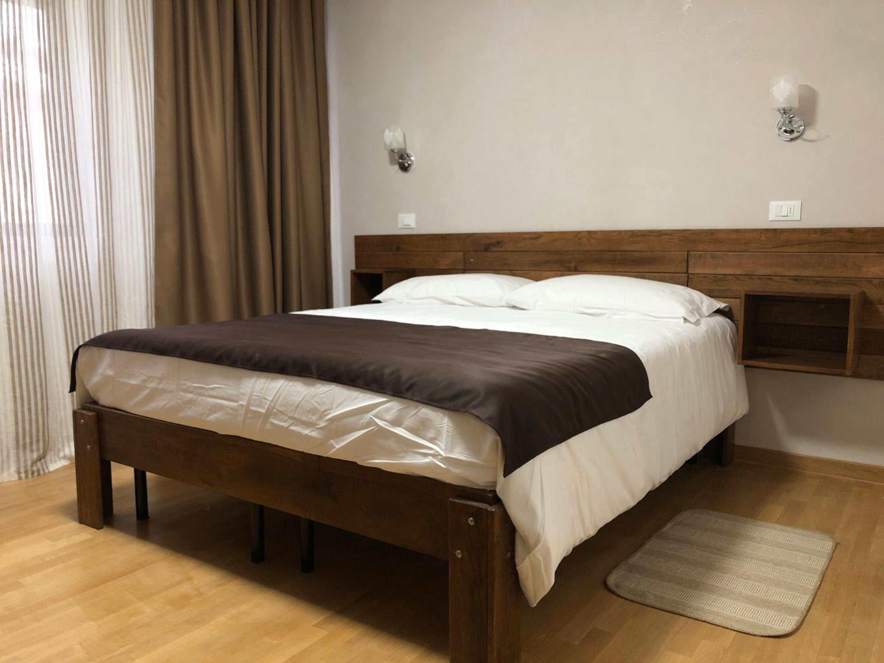Deluxe King Room - Photo 1