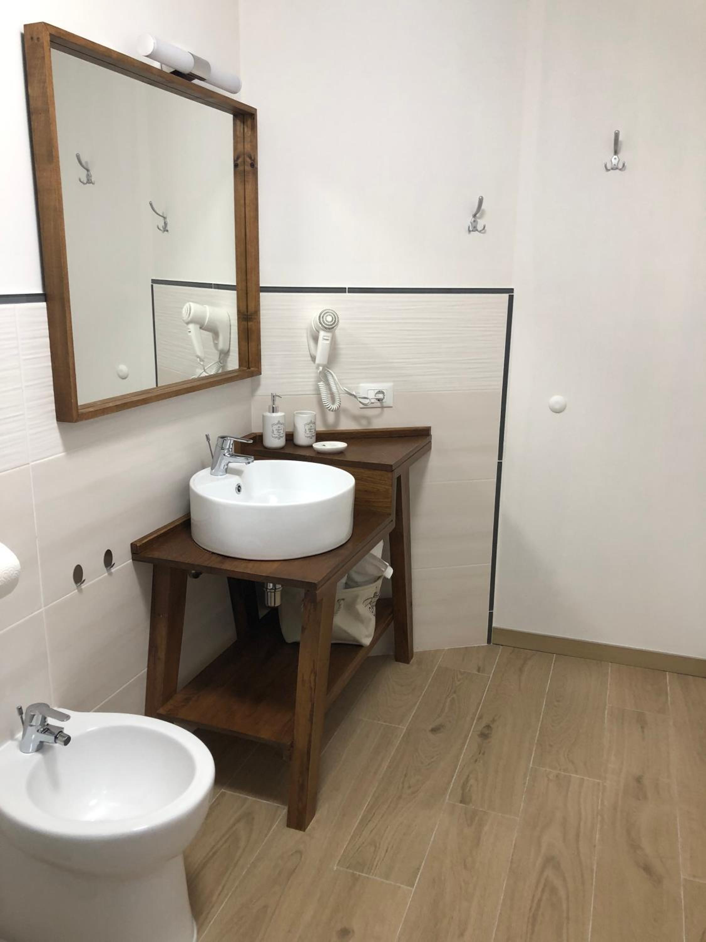 Deluxe Quadruple Room - Photo 4