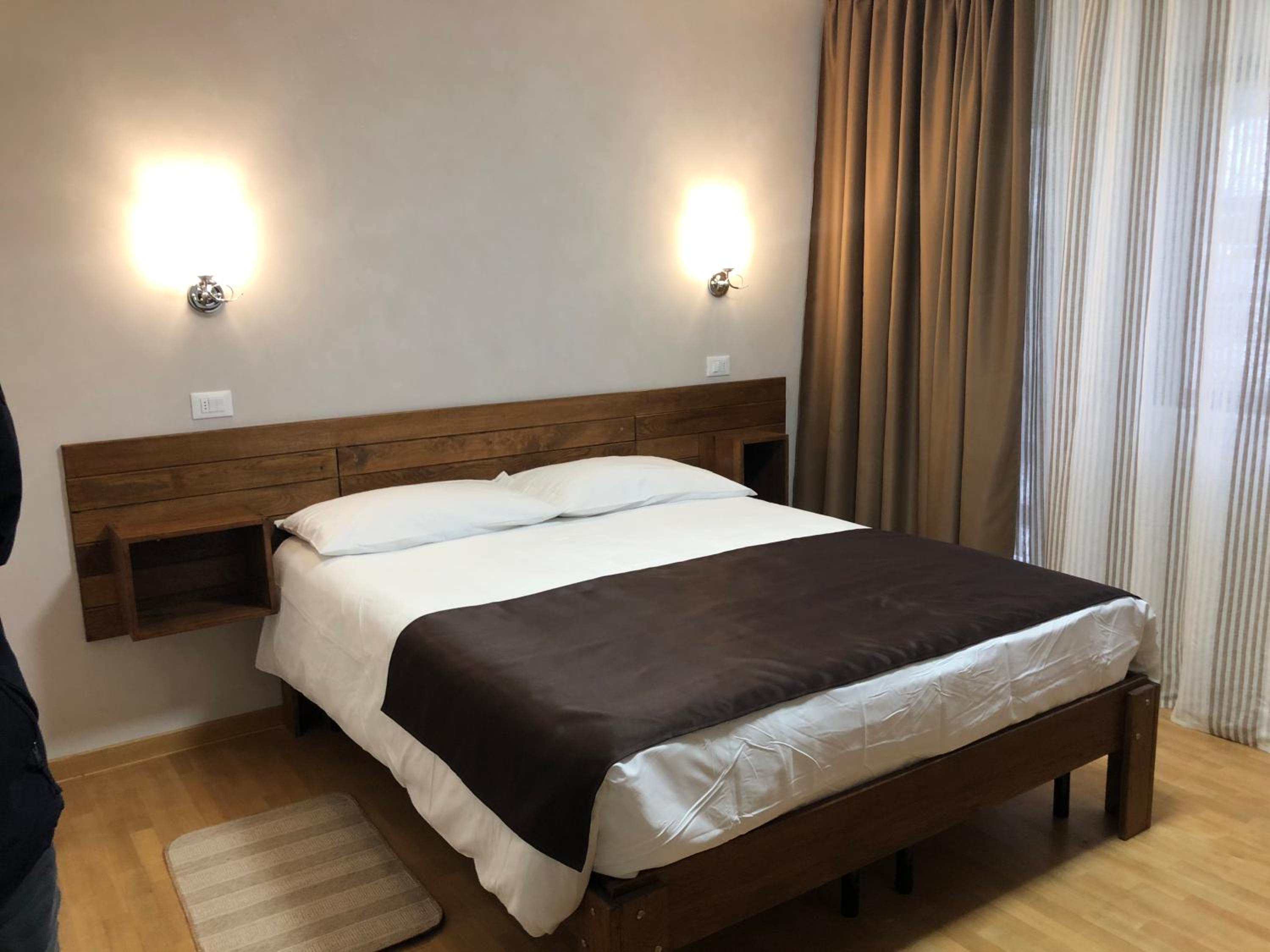 Deluxe King Room - Photo 4
