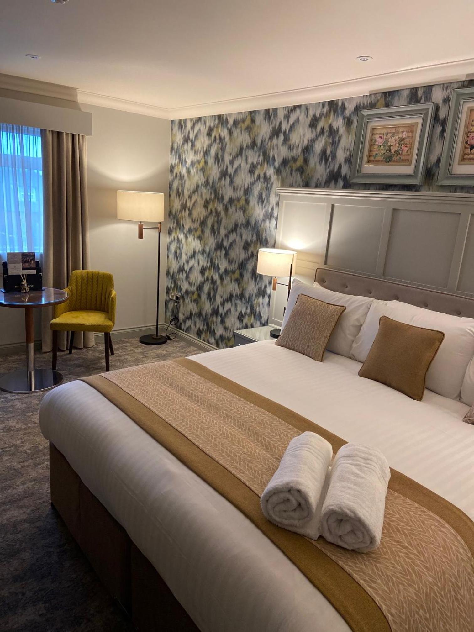 Superior King Room - Photo 11